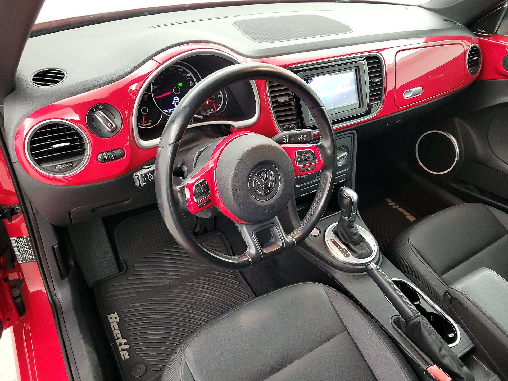 Thumbnail: 2015 Volkswagen Beetle - 9