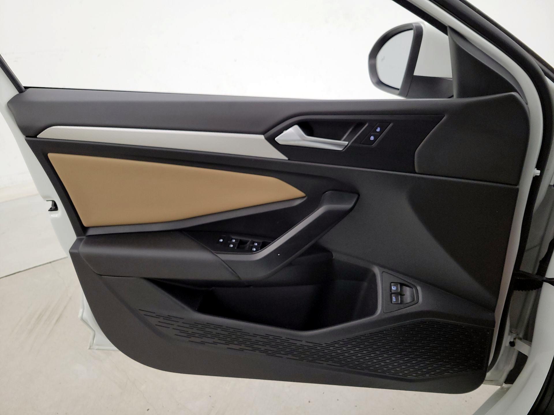 Thumbnail: 2021 Volkswagen Jetta - 12