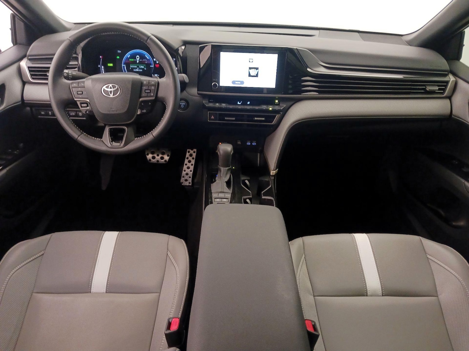 2025 Toyota Camry SE - Photo 10