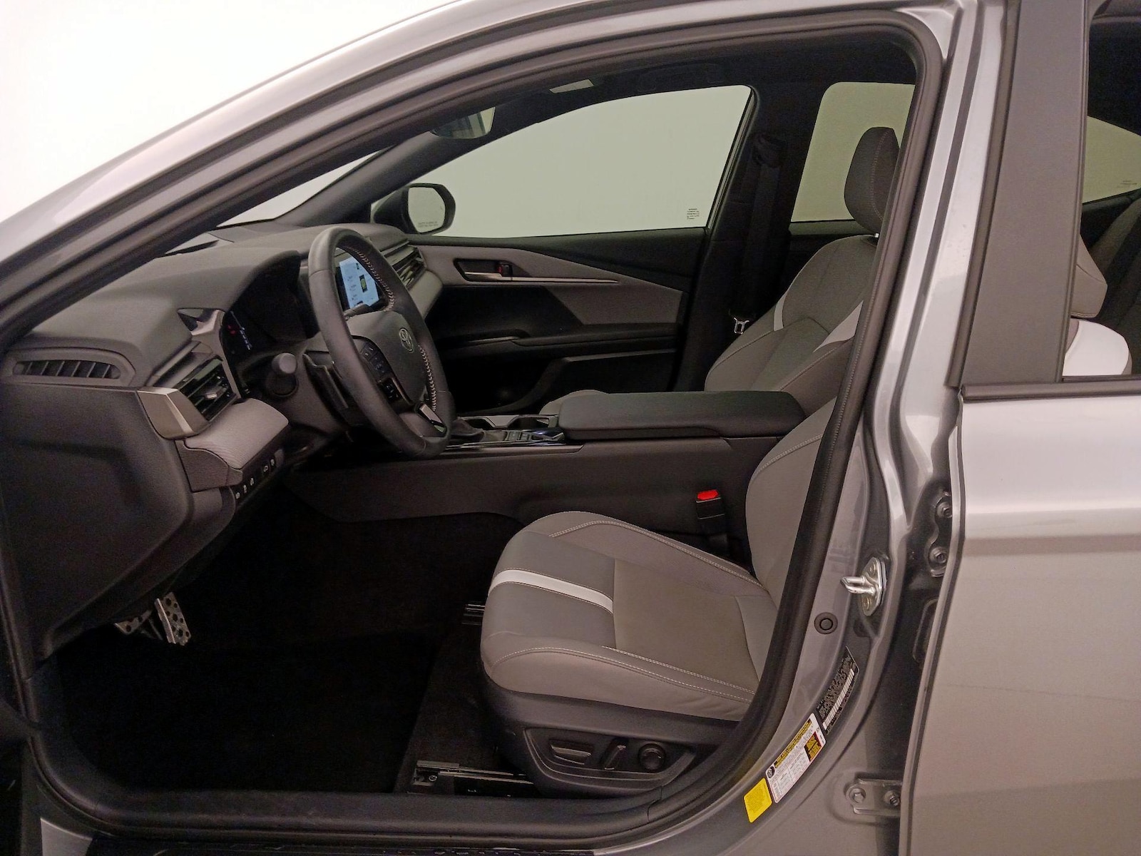 2025 Toyota Camry SE - Photo 12