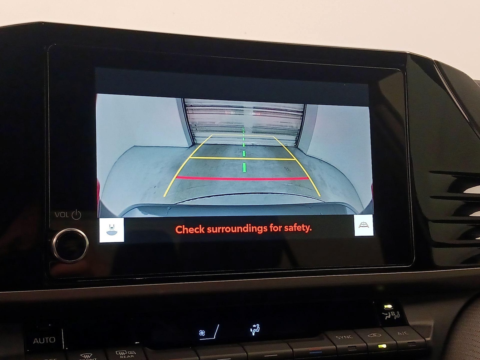 2025 Toyota Camry SE - Photo 15