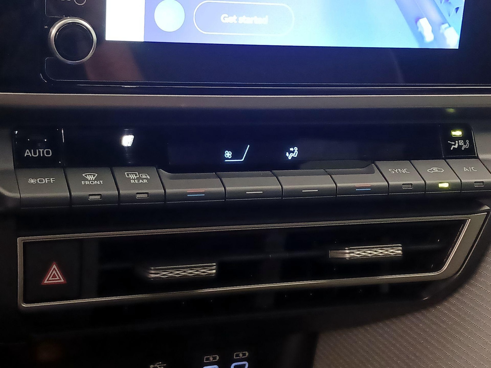 2025 Toyota Camry SE - Photo 17