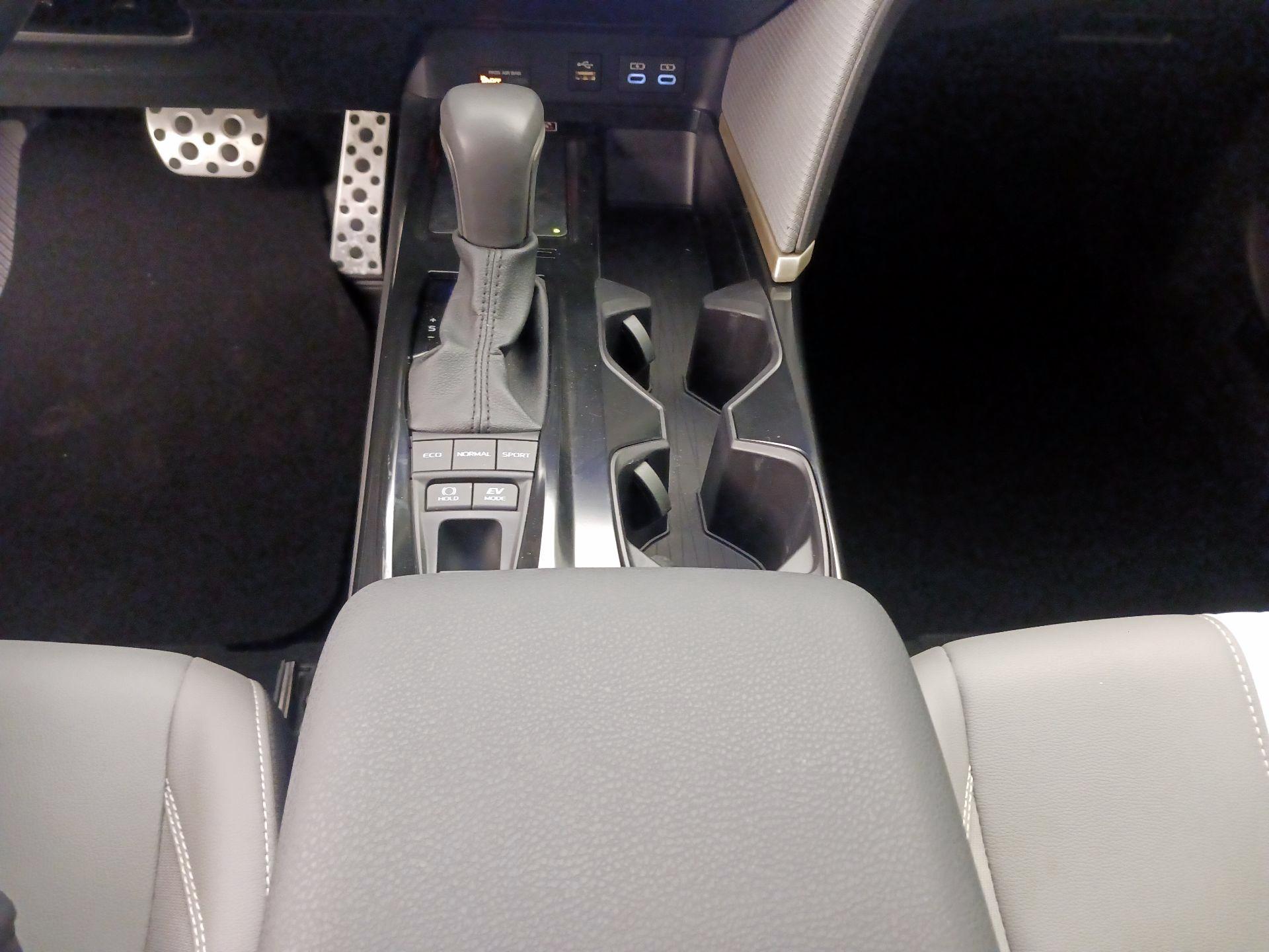Thumbnail: 2025 Toyota Camry - 17