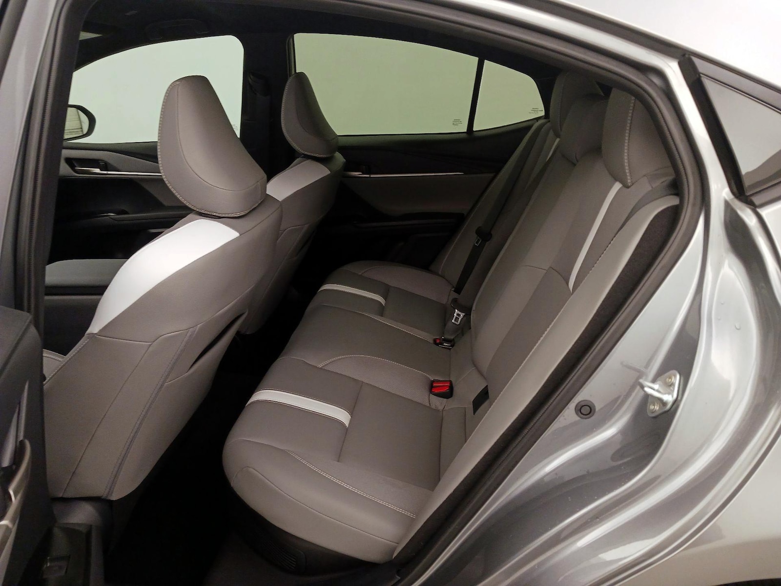 2025 Toyota Camry SE - Photo 20