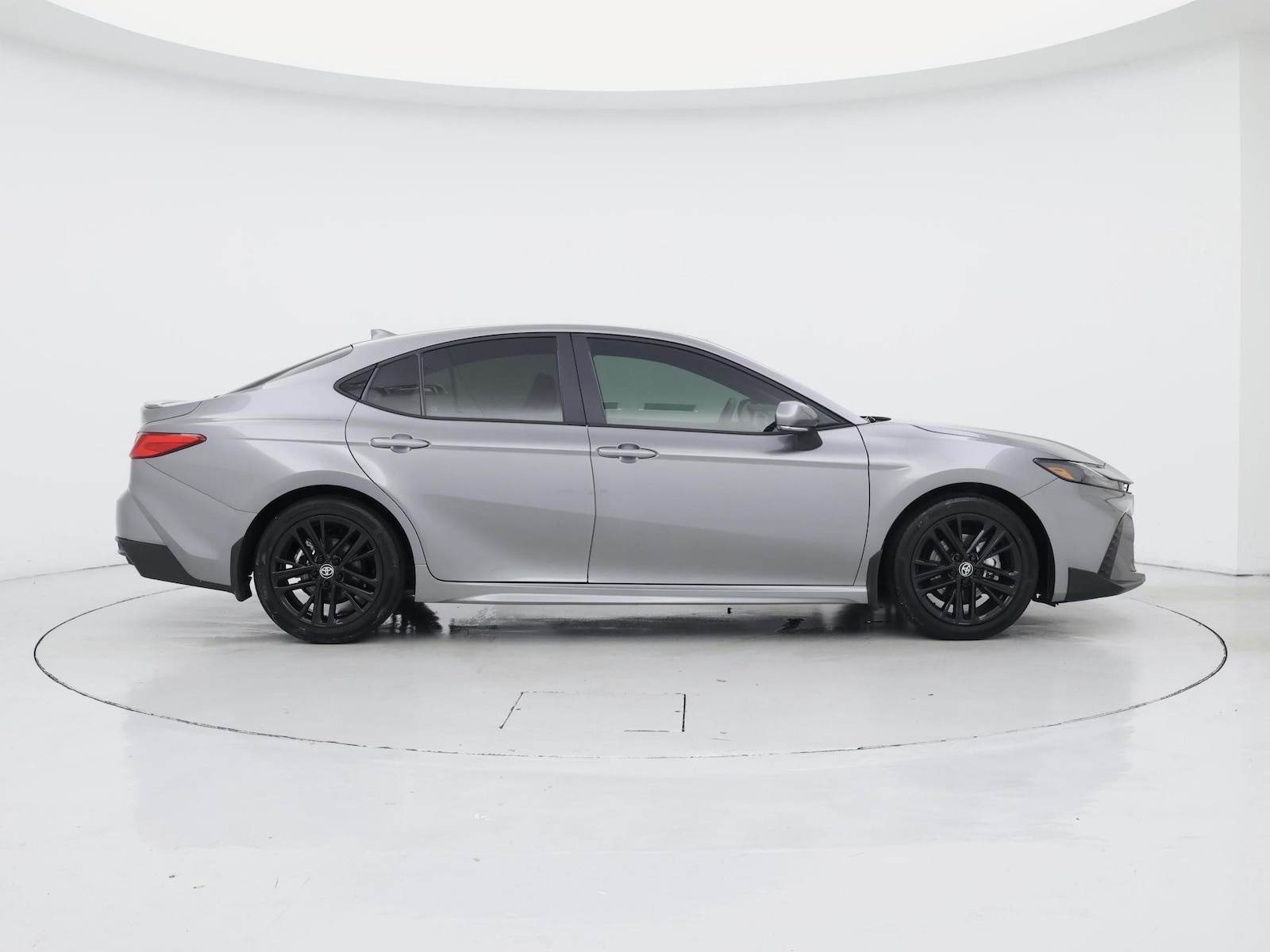 2025 Toyota Camry SE - Photo 8