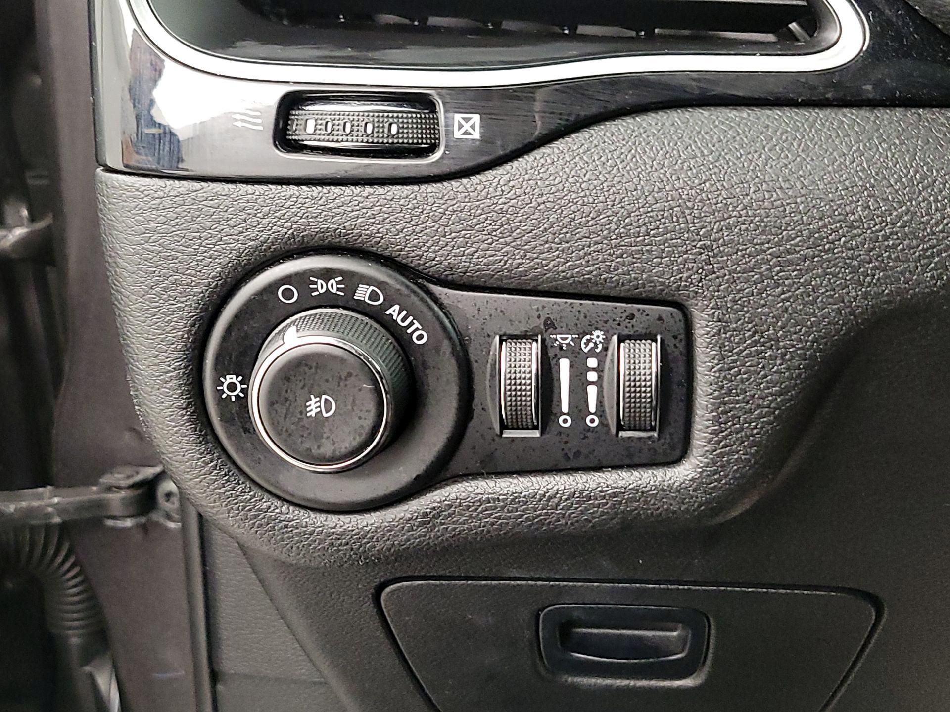 Thumbnail: 2021 Jeep Cherokee - 13