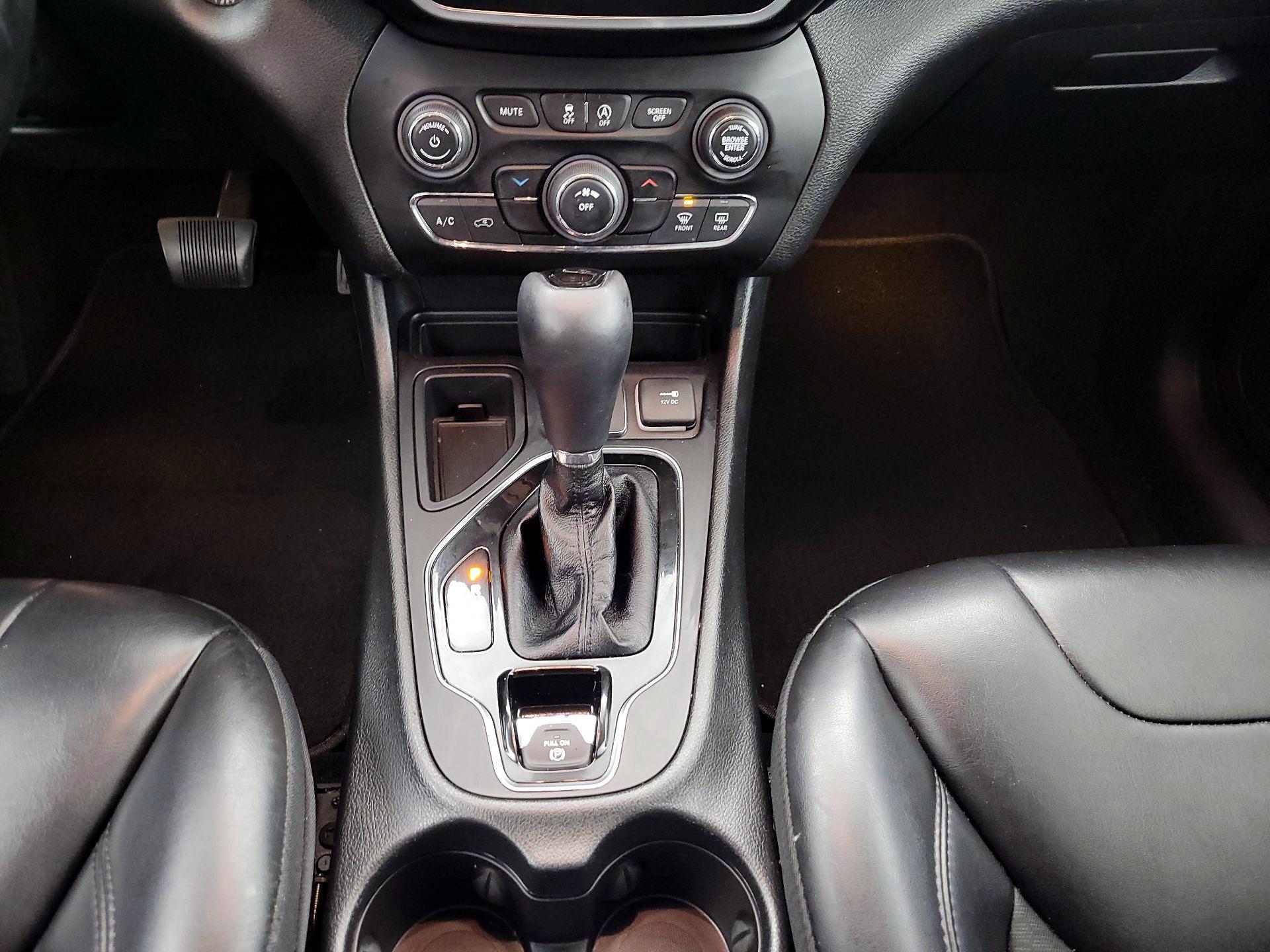 Thumbnail: 2021 Jeep Cherokee - 17