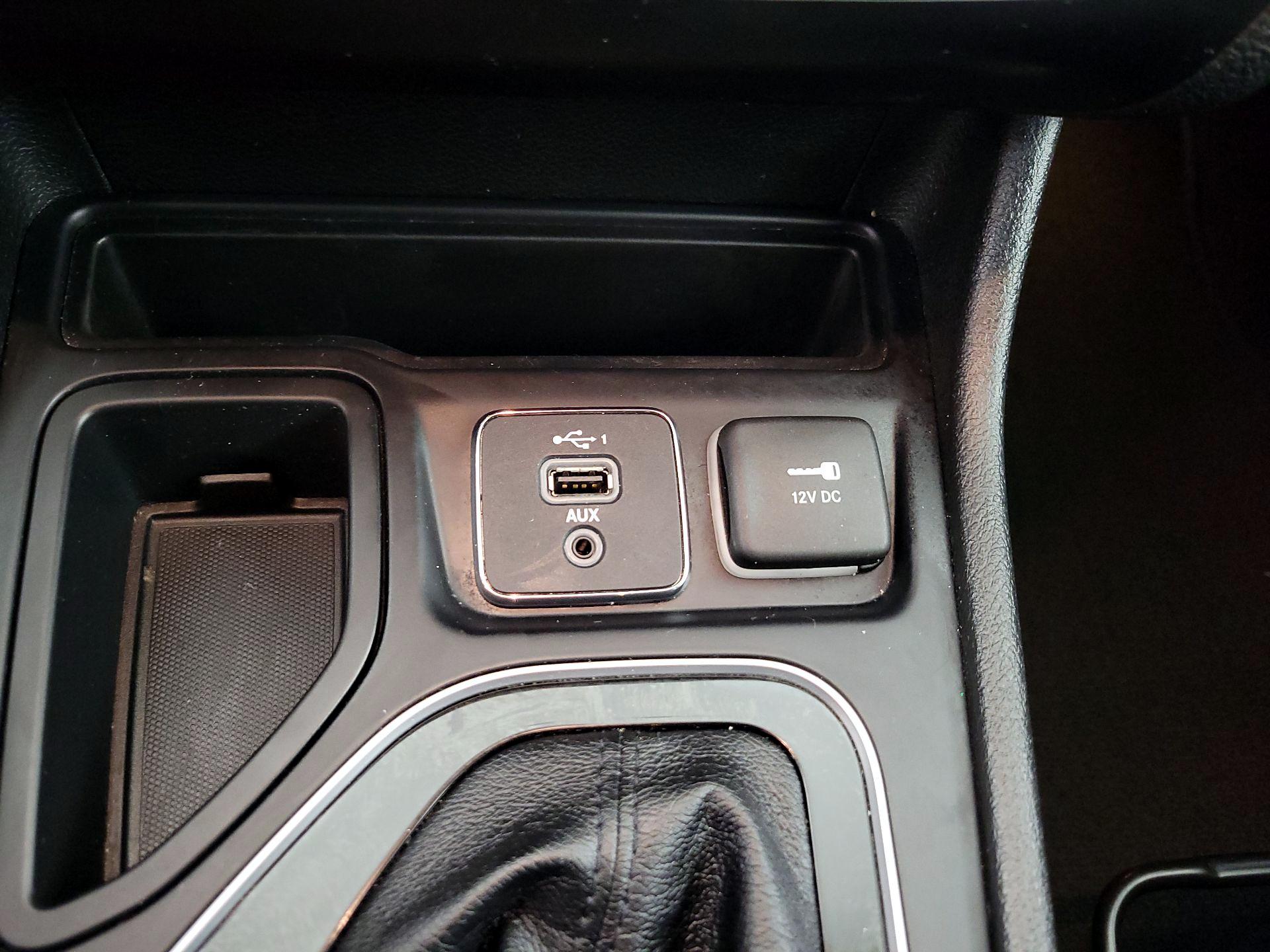 Thumbnail: 2021 Jeep Cherokee - 18