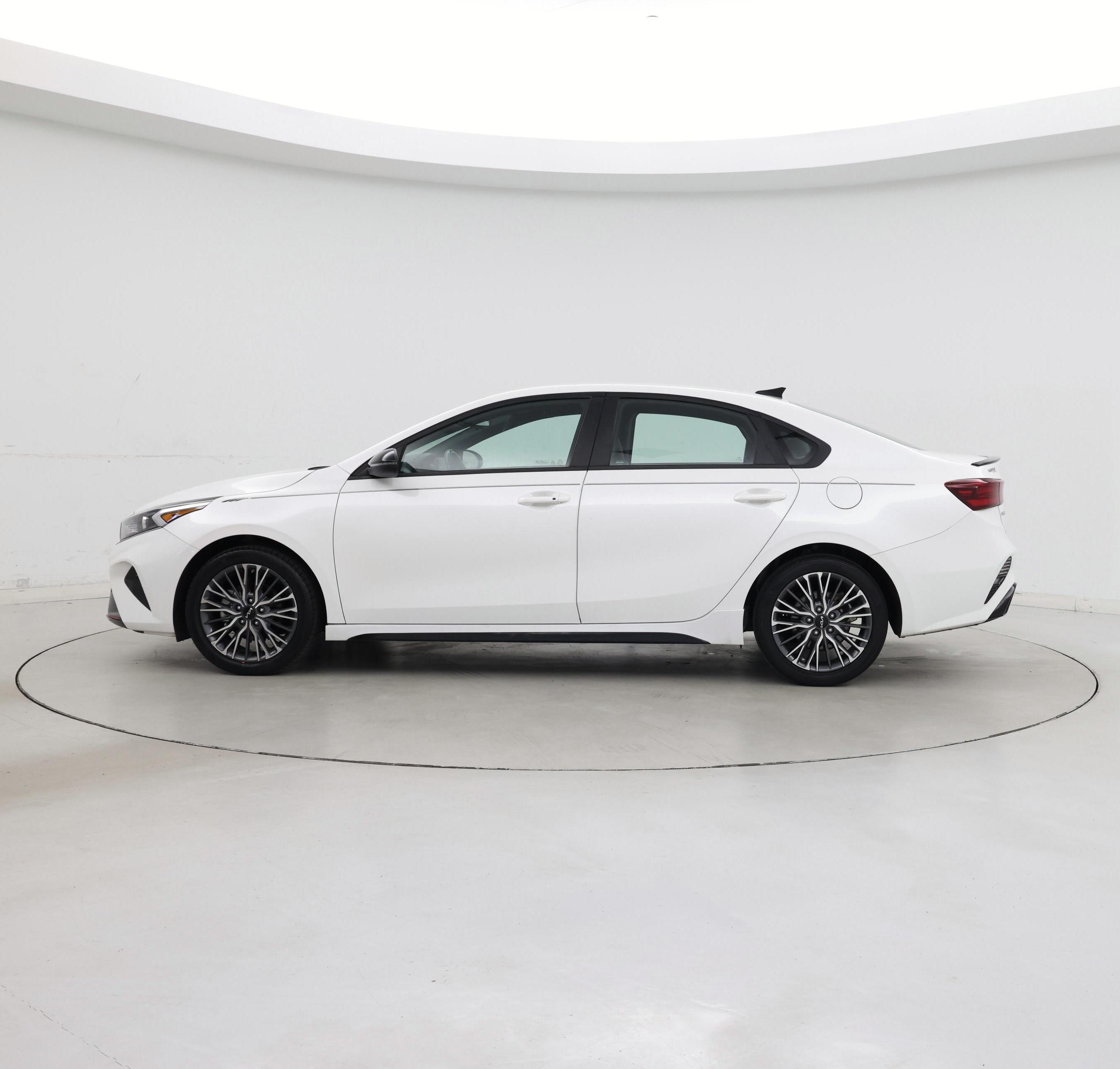 Thumbnail: 2024 Kia Forte - 3
