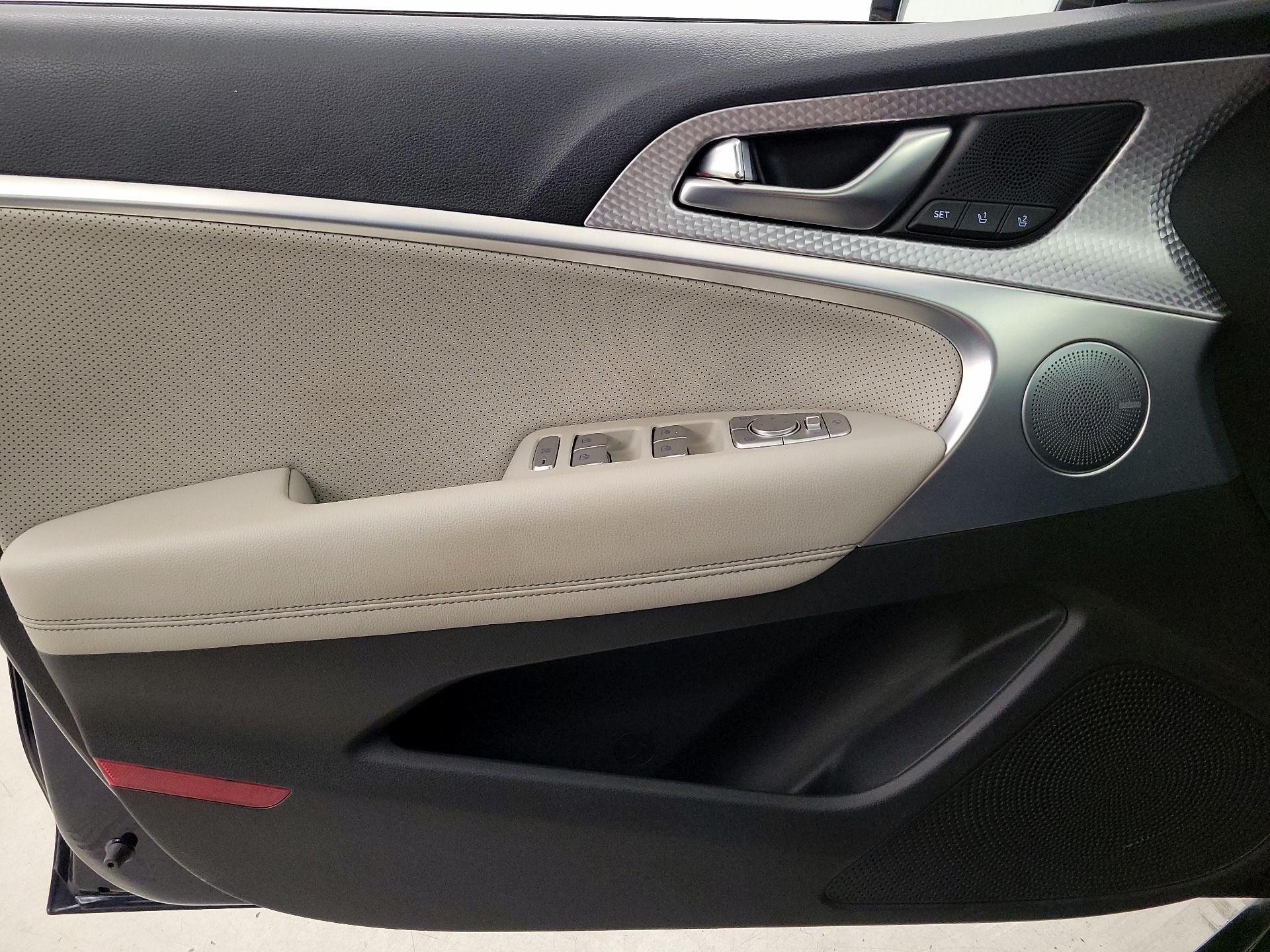 Thumbnail: 2023 Genesis G70 - 12
