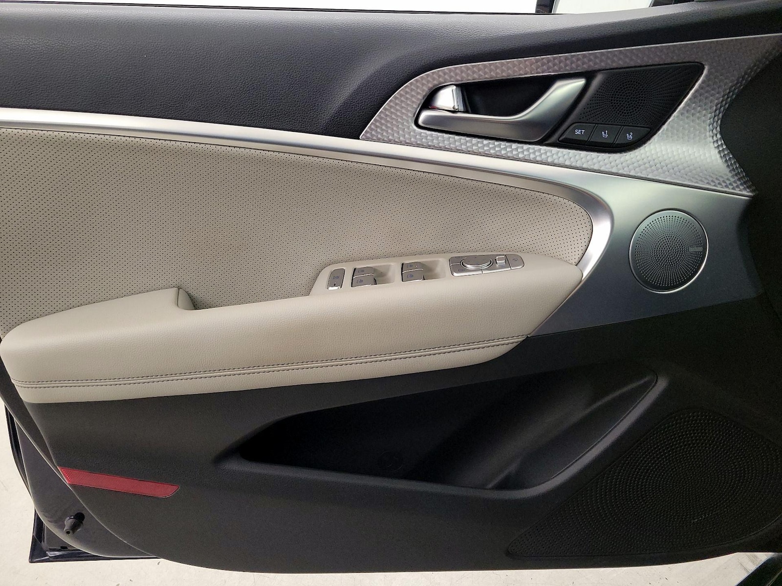 2023 GENESIS G70 Standard - Photo 13