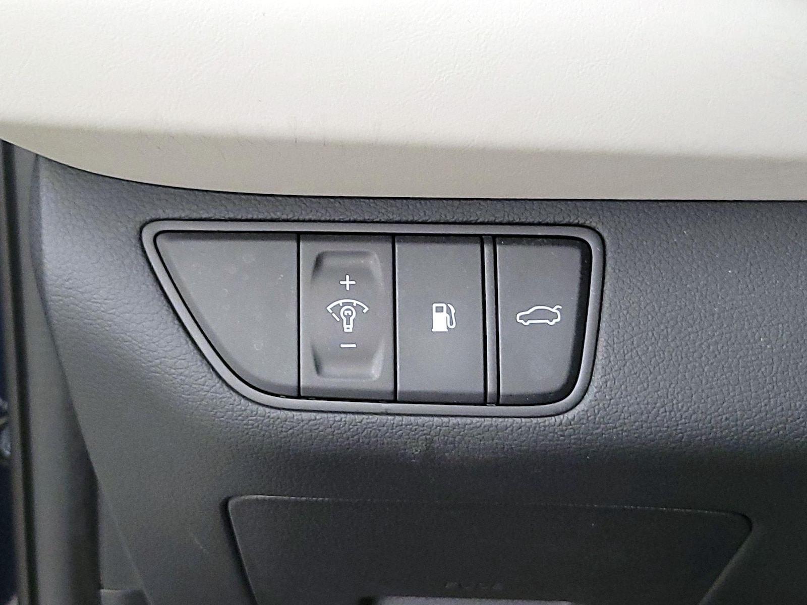 2023 GENESIS G70 Standard - Photo 14