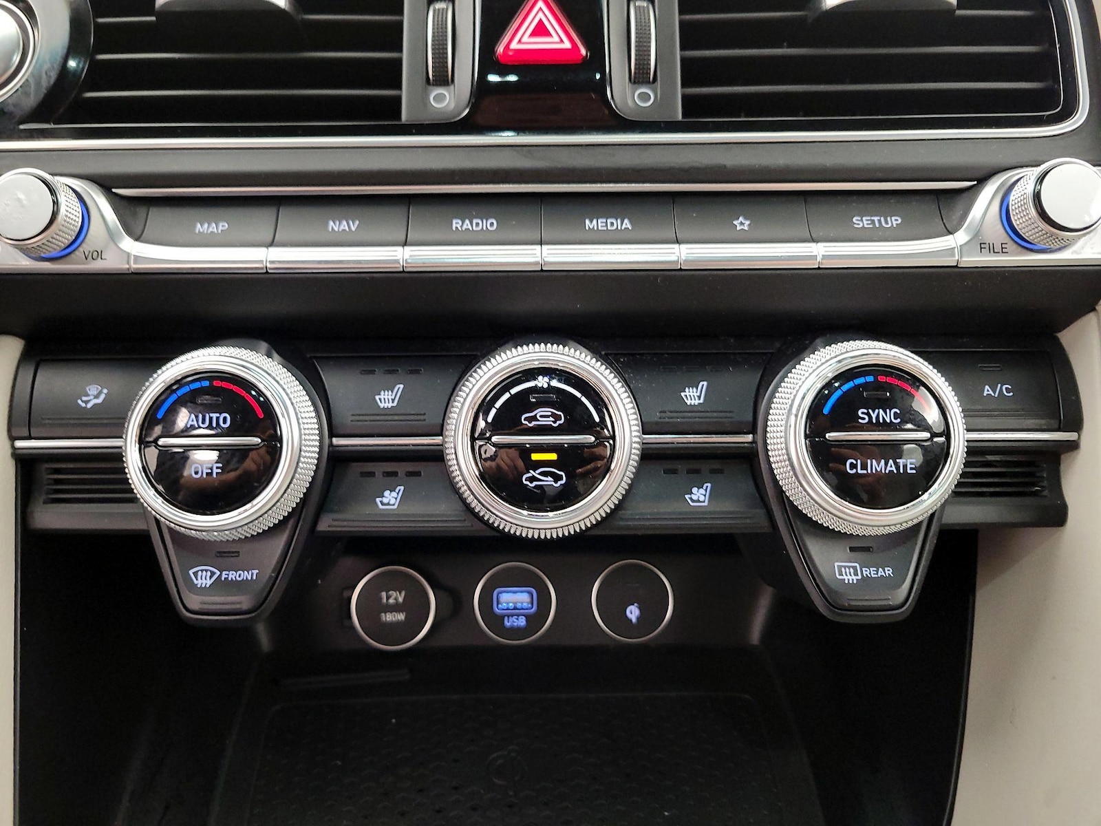 2023 GENESIS G70 Standard - Photo 18