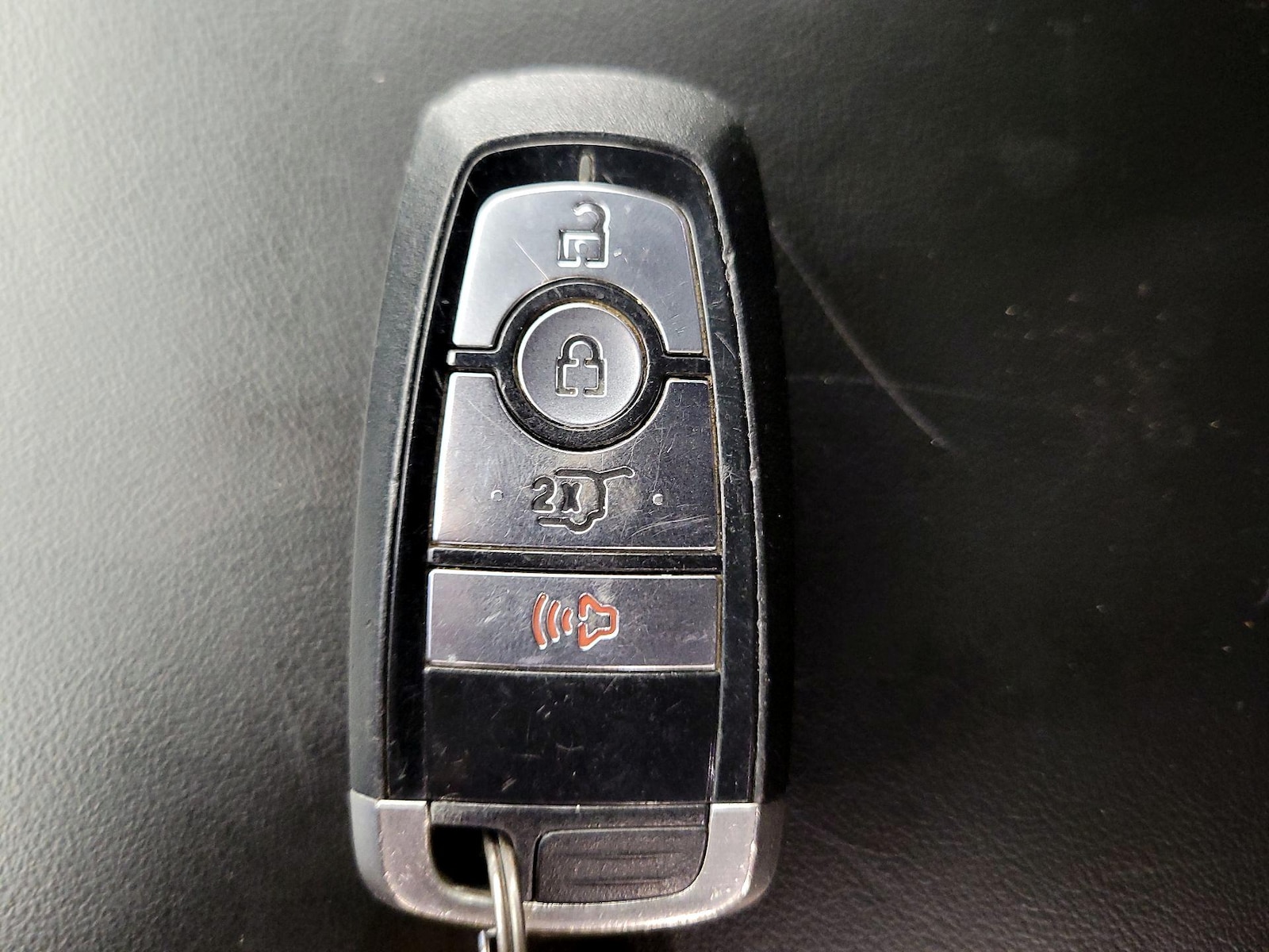 2020 Ford Explorer XLT - Photo 25