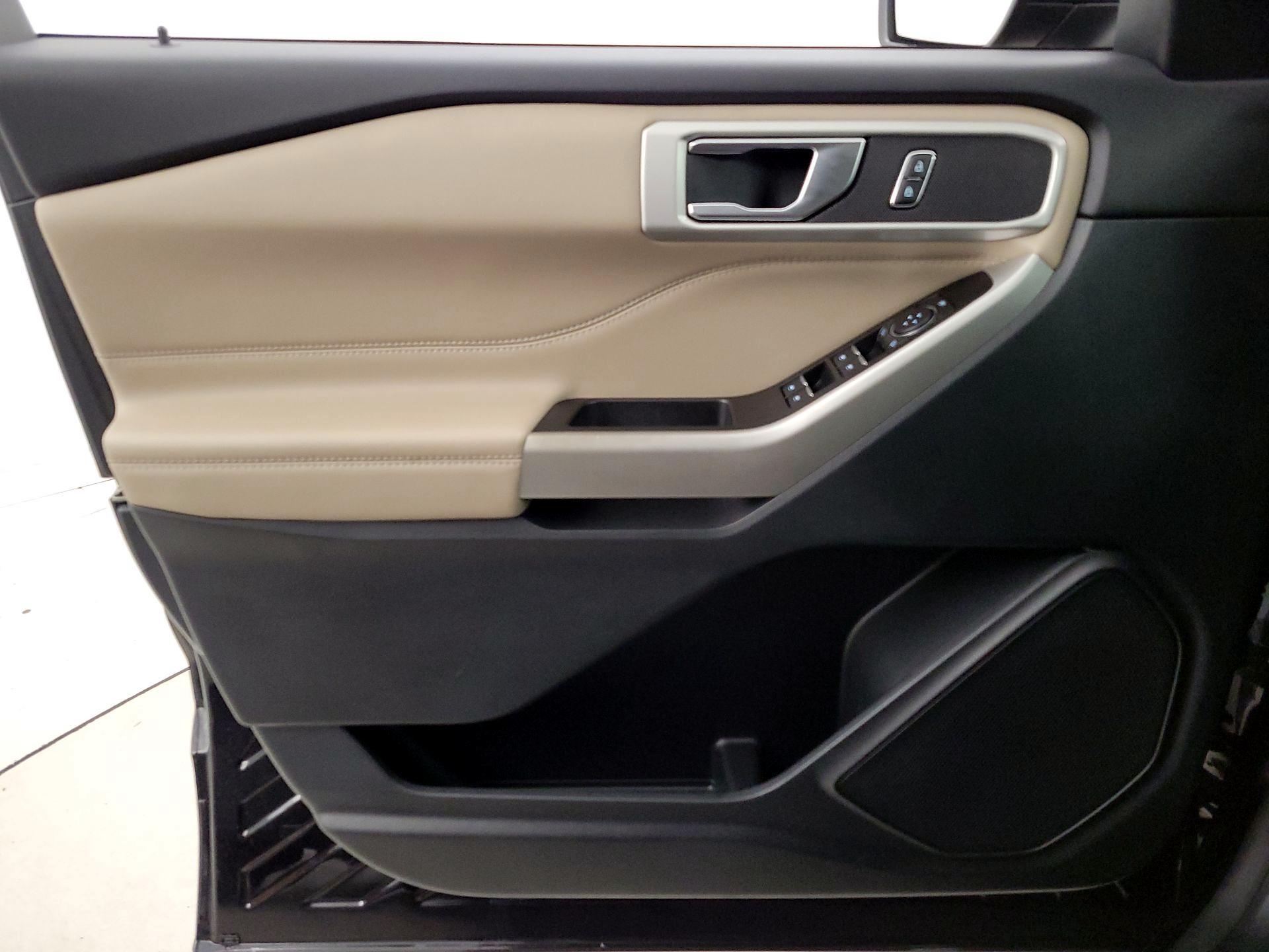 Thumbnail: 2022 Ford Explorer - 10