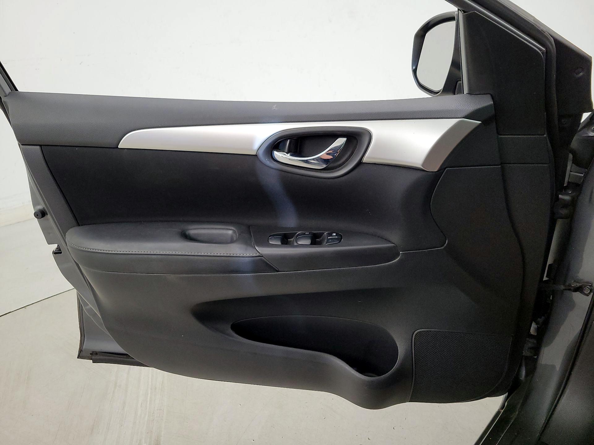 Thumbnail: 2019 Nissan Sentra - 12