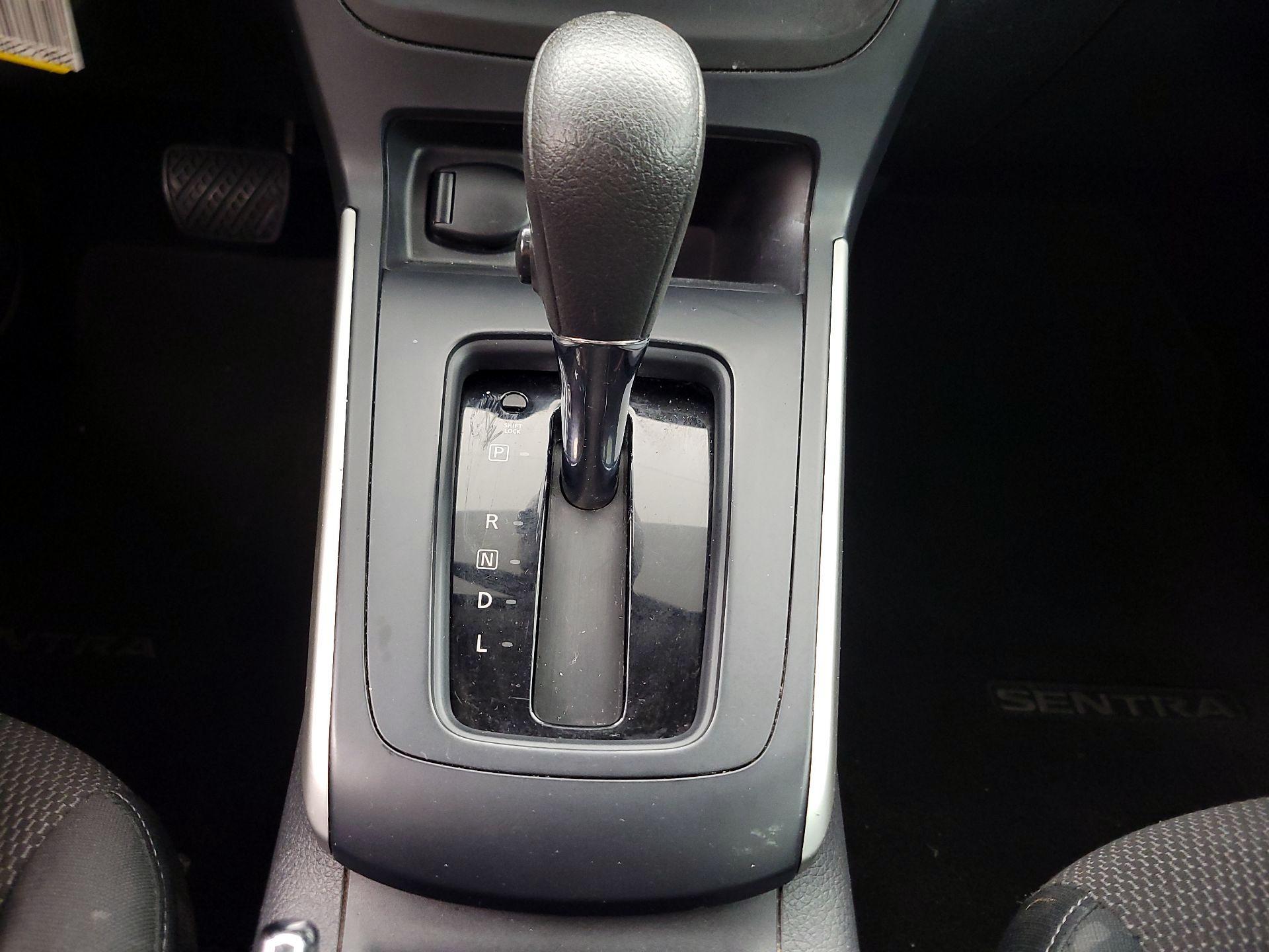 Thumbnail: 2019 Nissan Sentra - 17