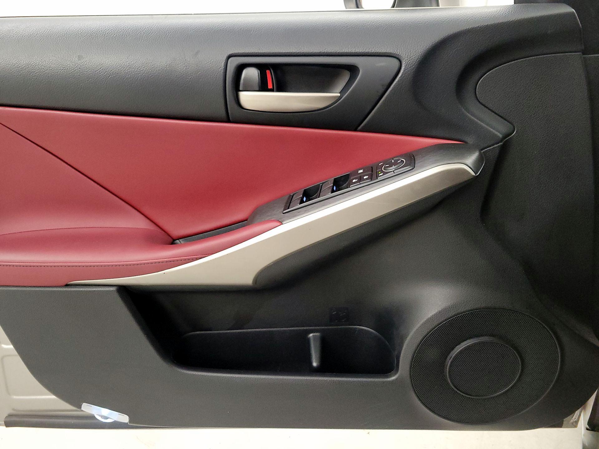 Thumbnail: 2019 Lexus IS - 12