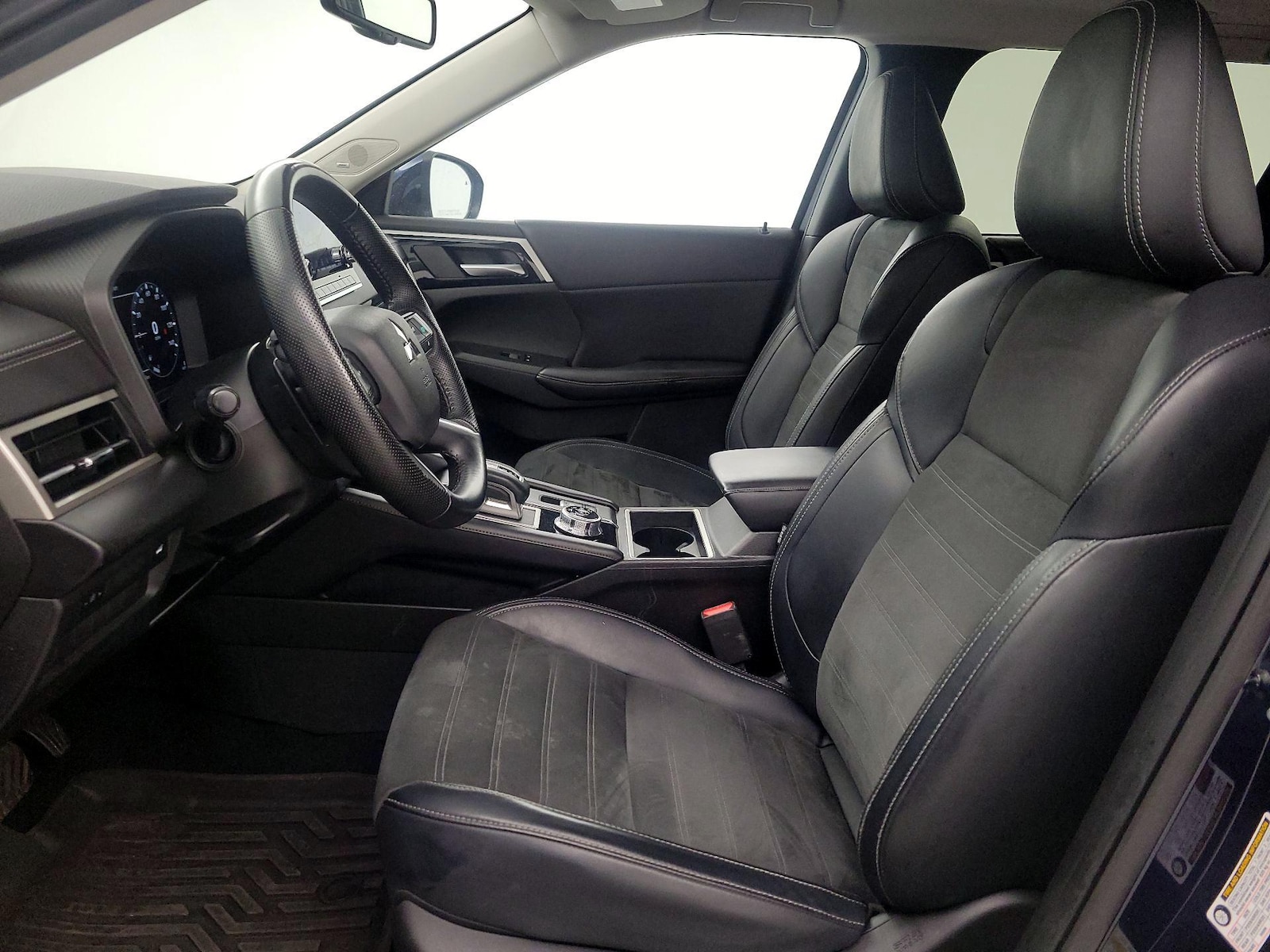 2024 Mitsubishi Outlander SE - Photo 12