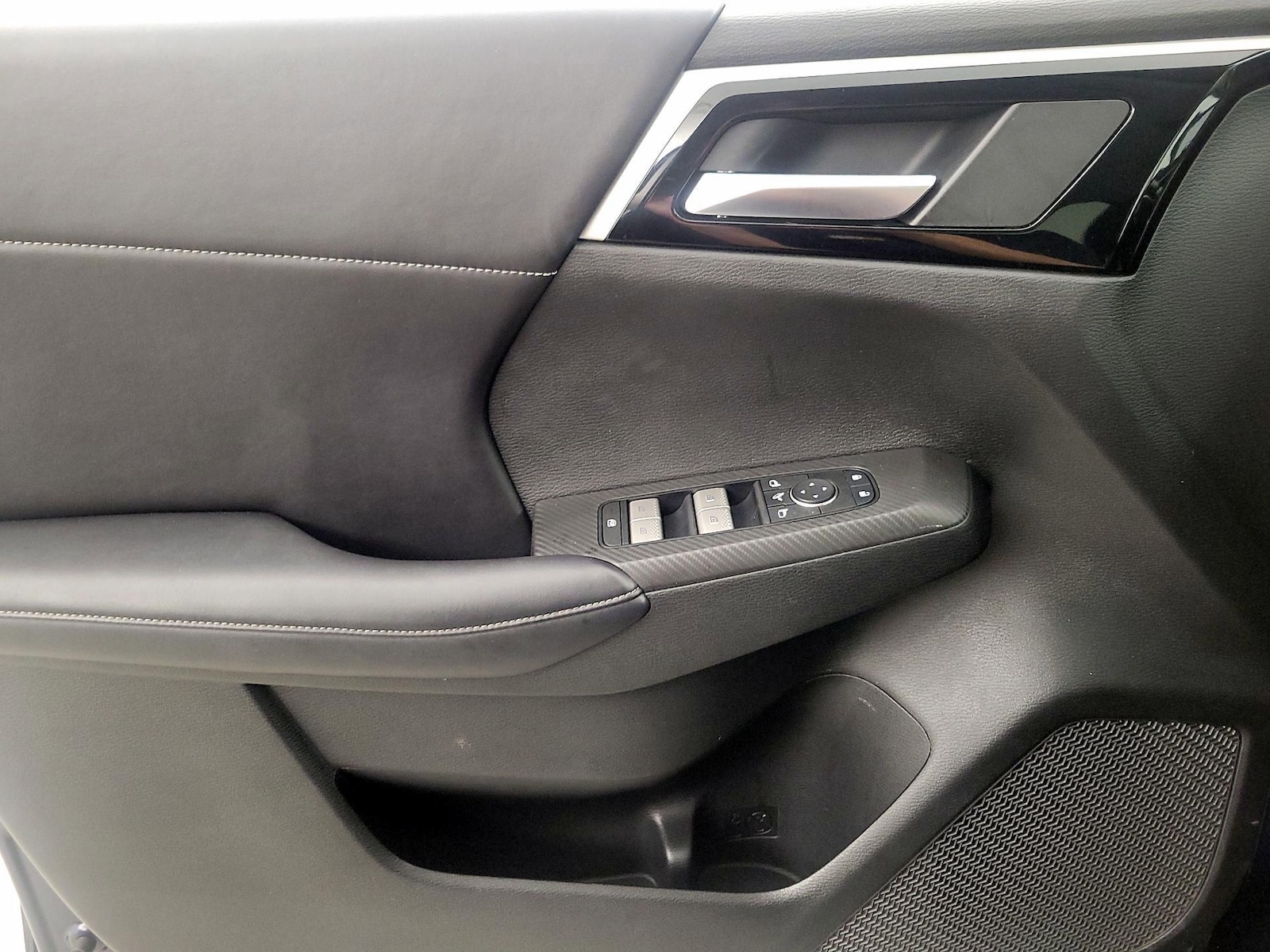 2024 Mitsubishi Outlander SE - Photo 13