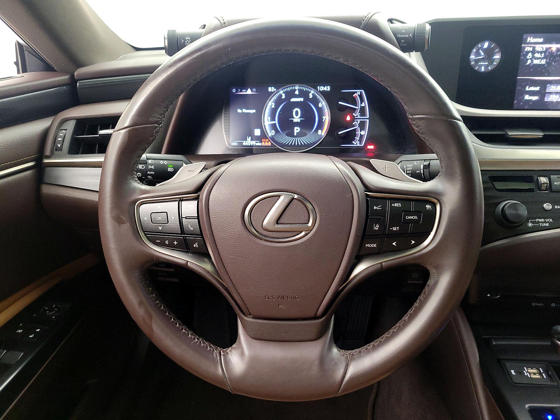 Thumbnail: 2020 Lexus ES - 10