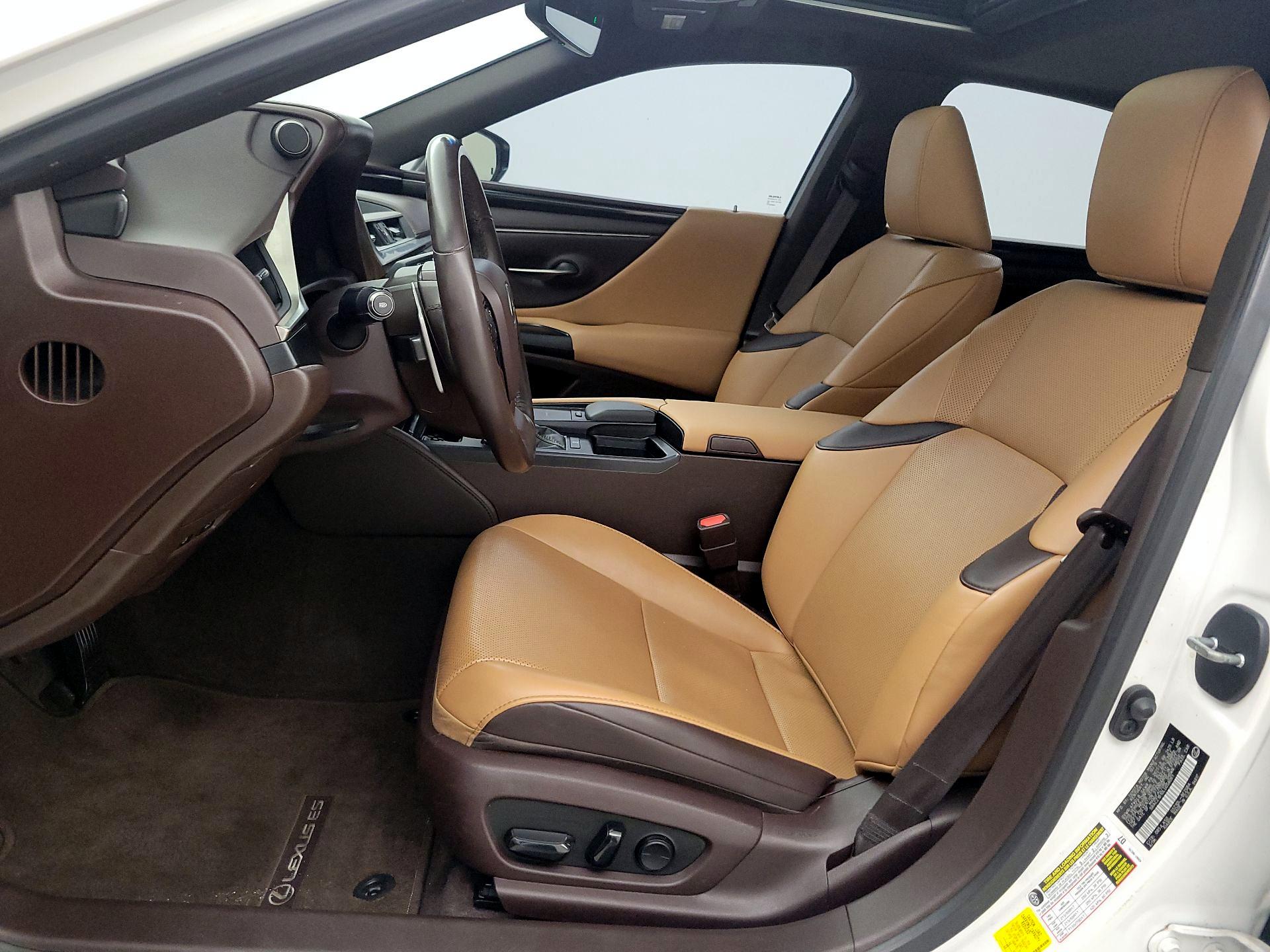 Thumbnail: 2020 Lexus ES - 11