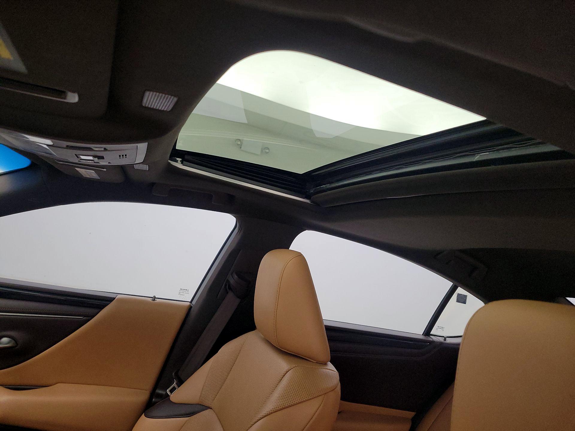 Thumbnail: 2020 Lexus ES - 18