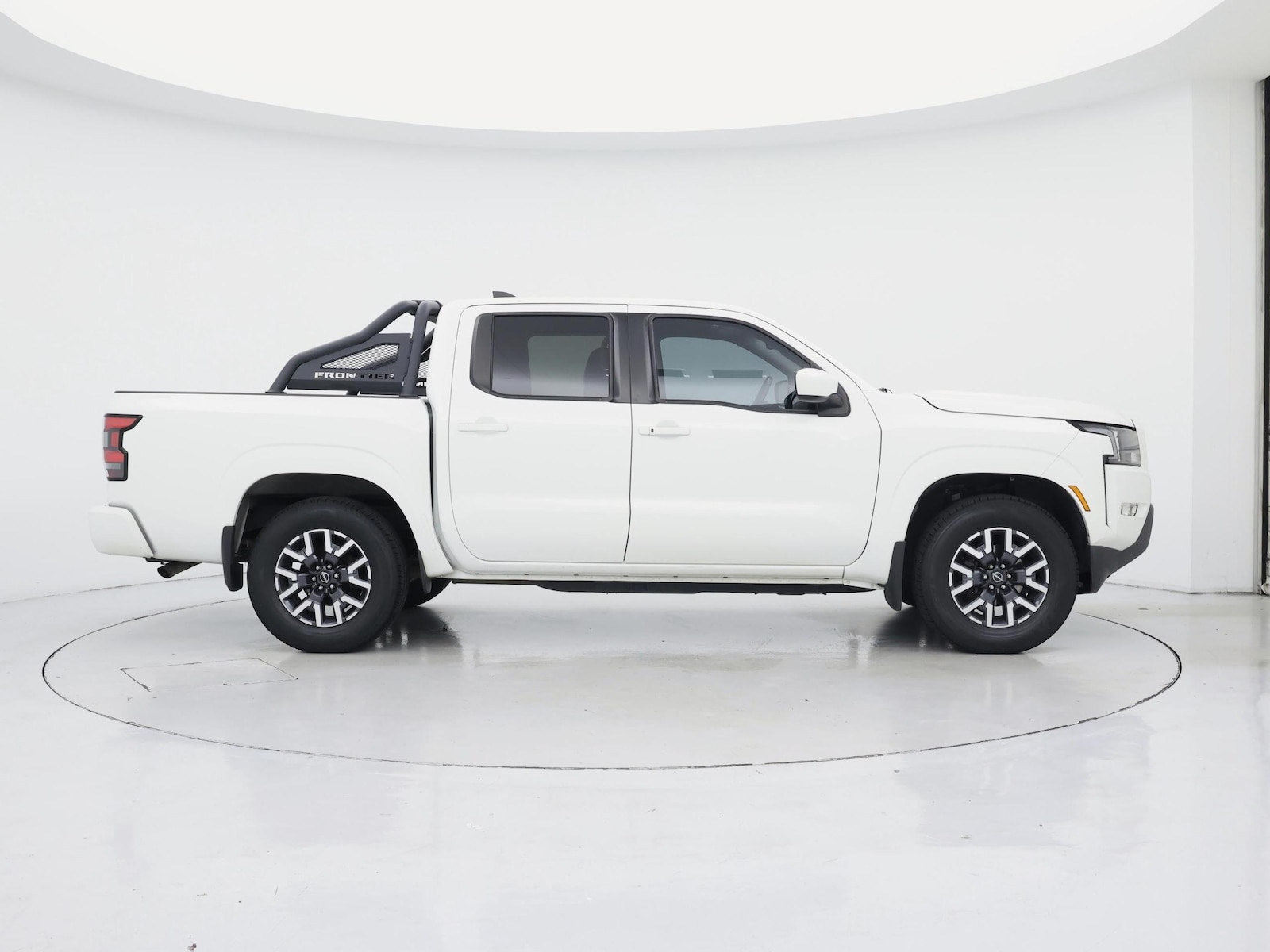 2022 Nissan Frontier SV - Photo 8