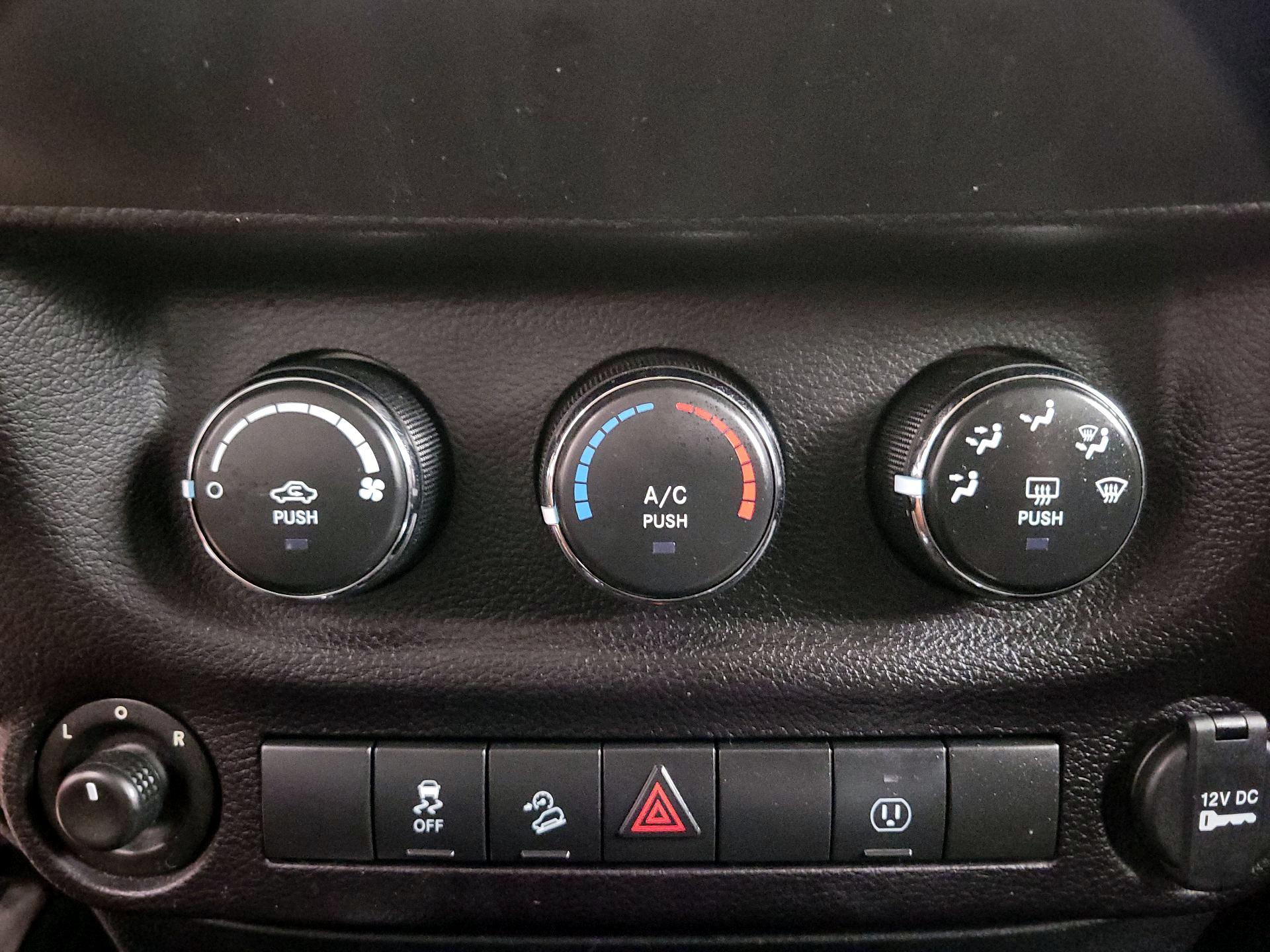 Thumbnail: 2018 Jeep Wrangler - 14