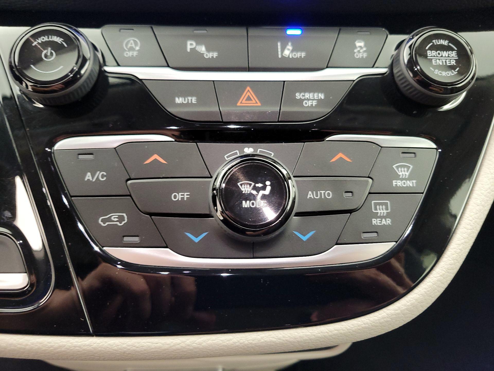 Thumbnail: 2023 Chrysler Pacifica - 16