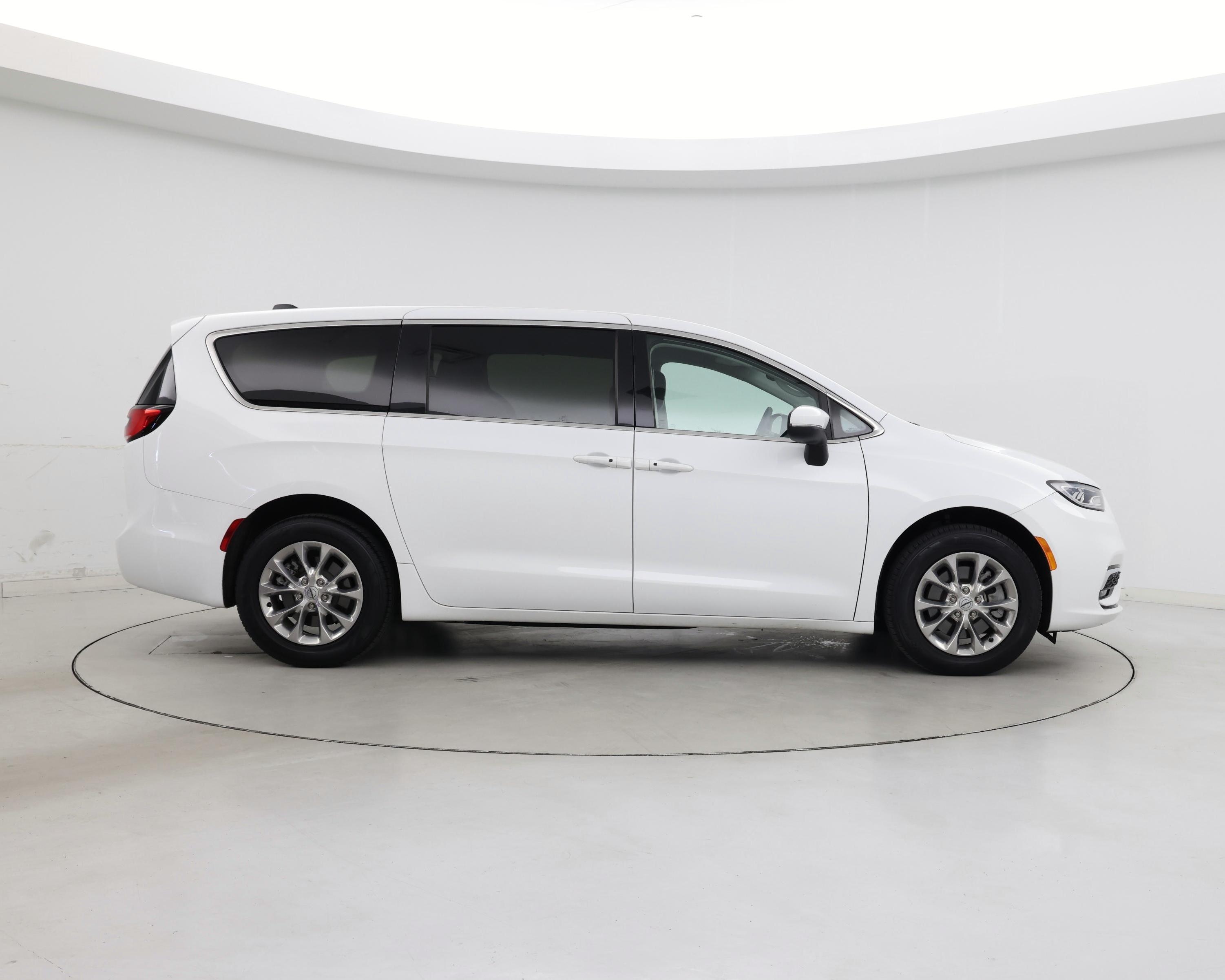 Thumbnail: 2023 Chrysler Pacifica - 7