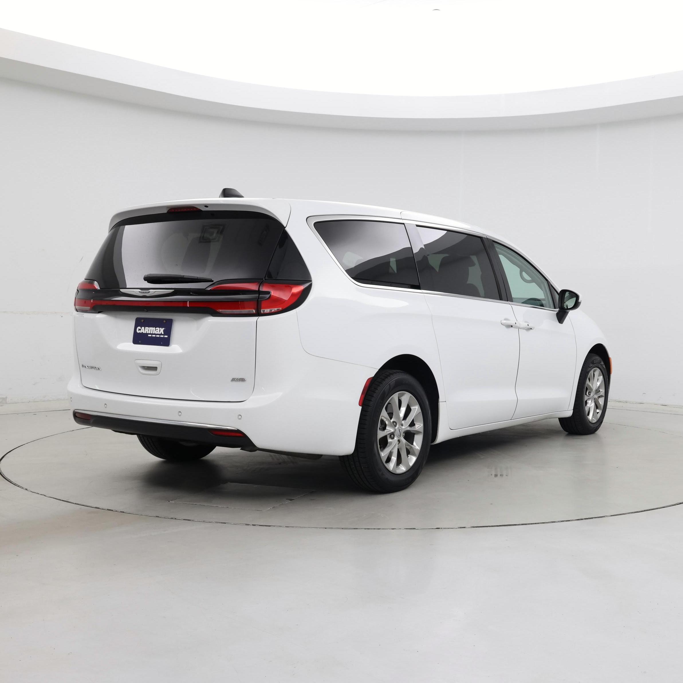 Thumbnail: 2023 Chrysler Pacifica - 8