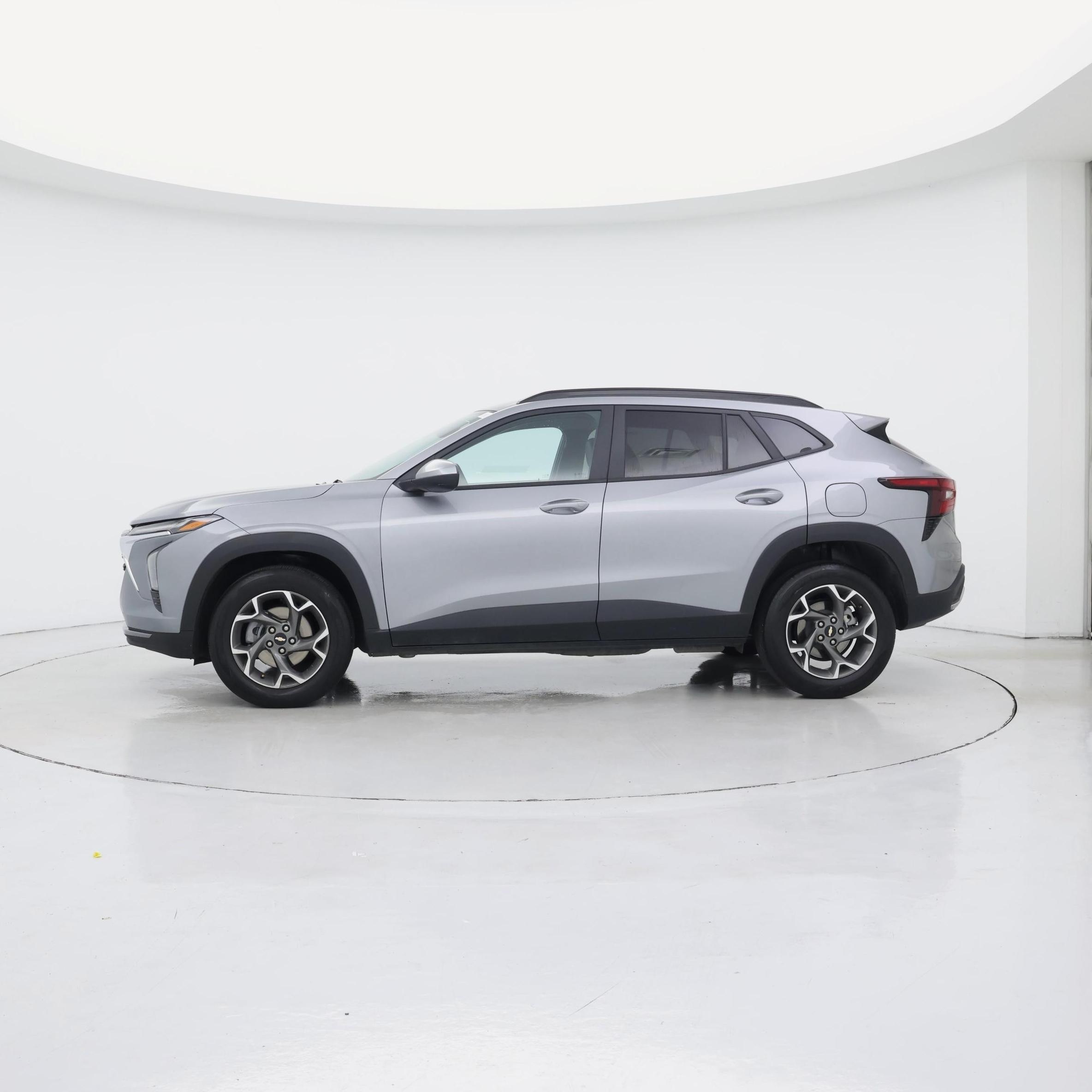 Thumbnail: 2025 Chevrolet Trax - 3