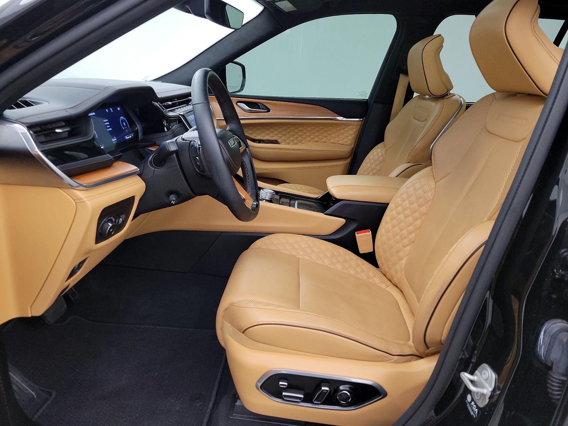 Thumbnail: 2023 Jeep Grand Cherokee - 11