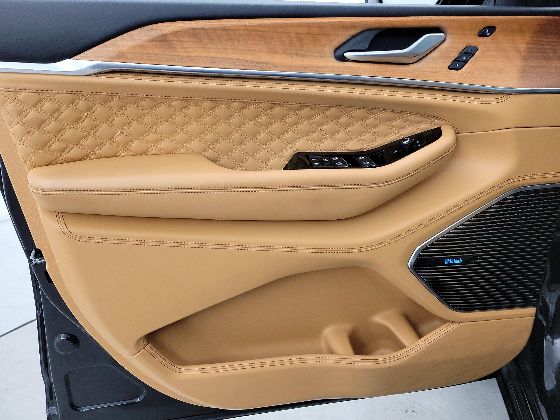 Thumbnail: 2023 Jeep Grand Cherokee - 12