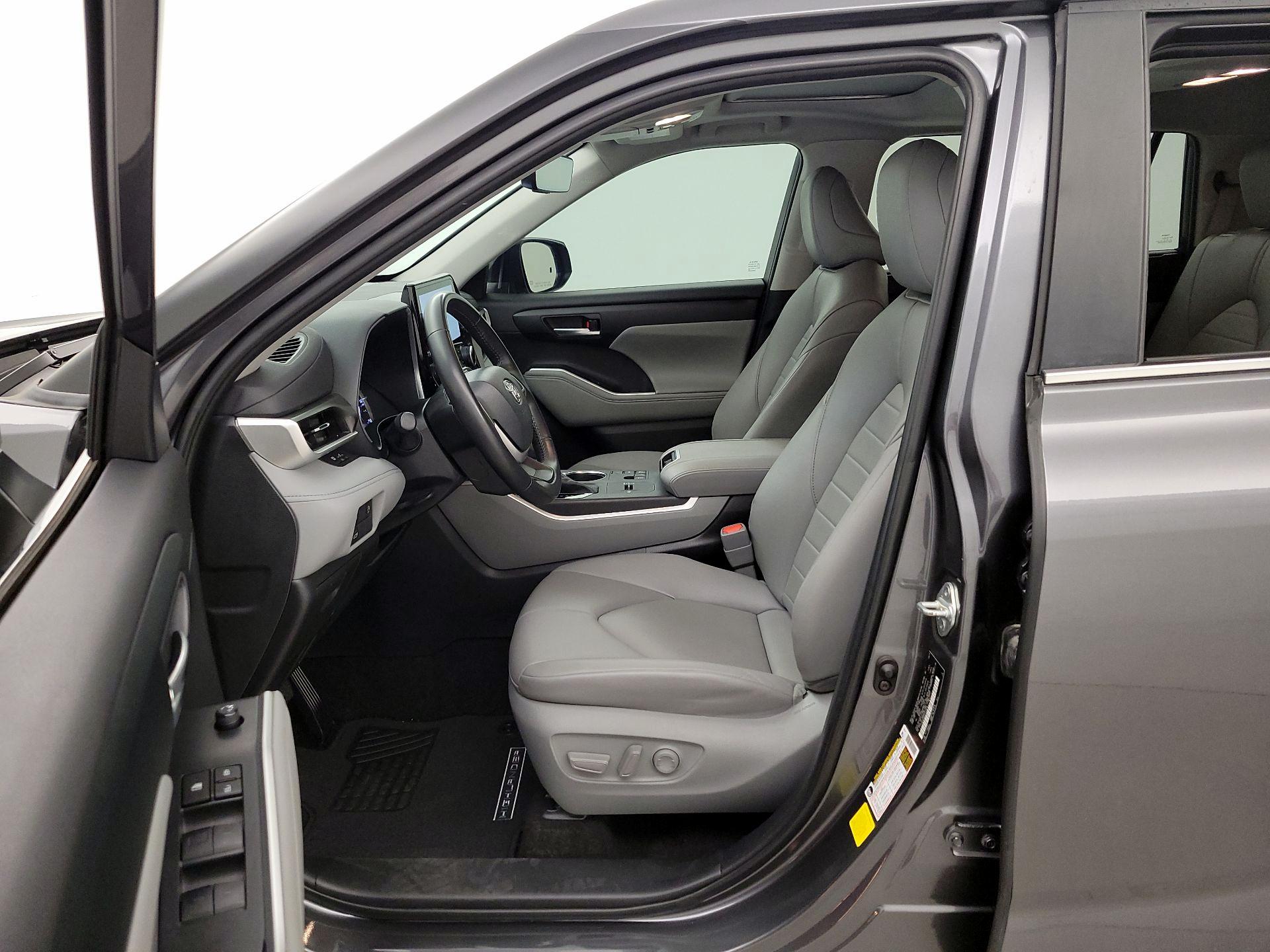 Thumbnail: 2023 Toyota Highlander - 11