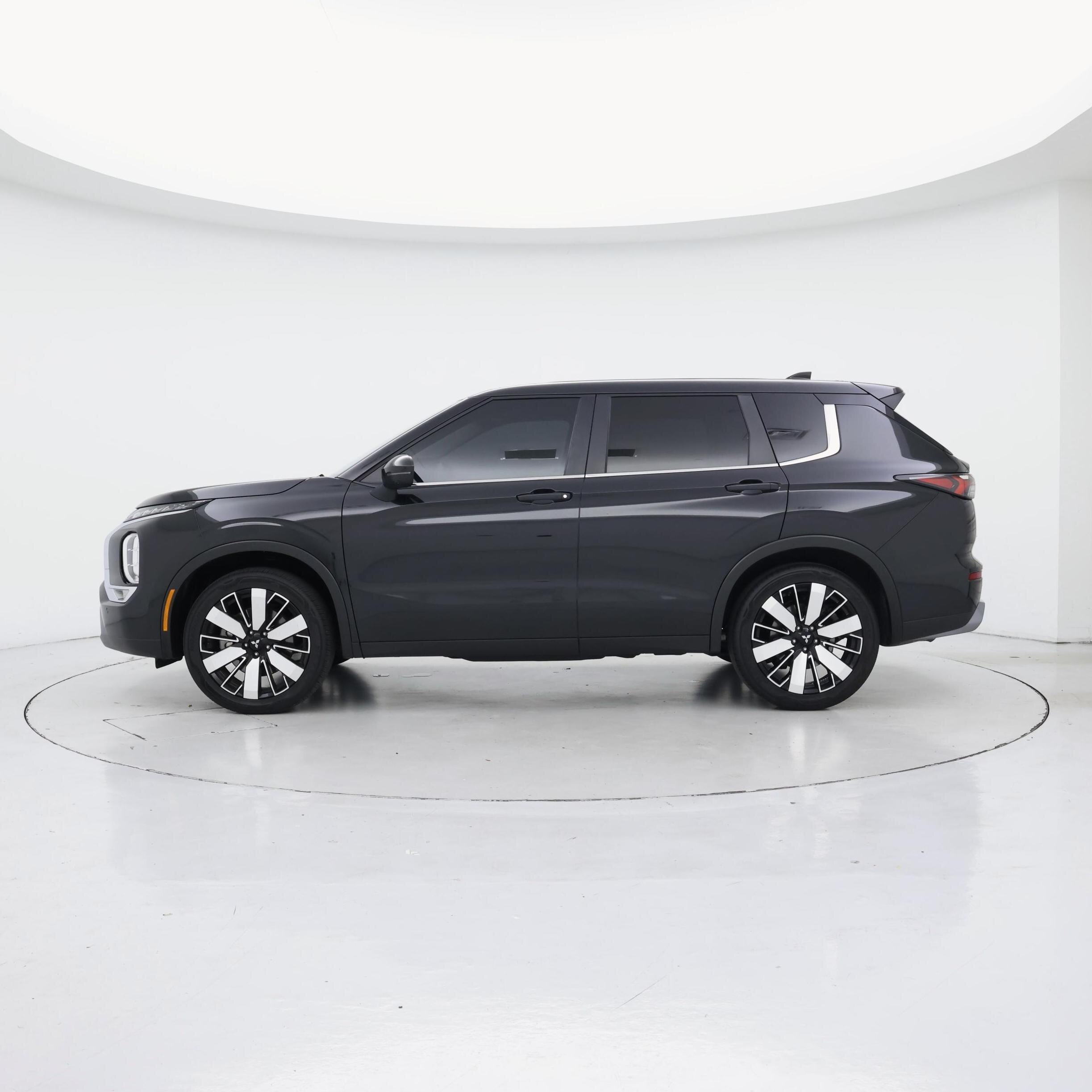 Thumbnail: 2025 Mitsubishi Outlander - 3