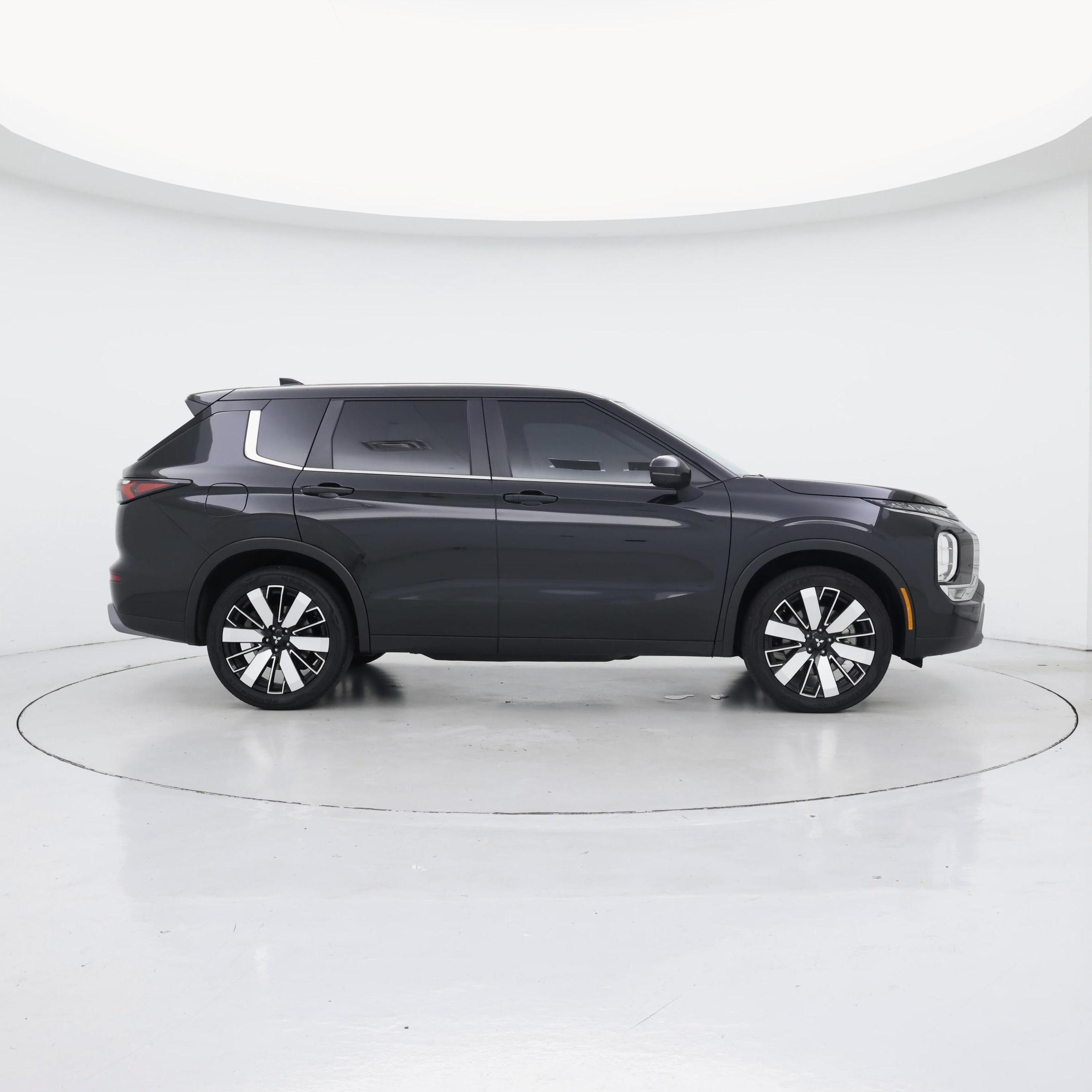 Thumbnail: 2025 Mitsubishi Outlander - 7