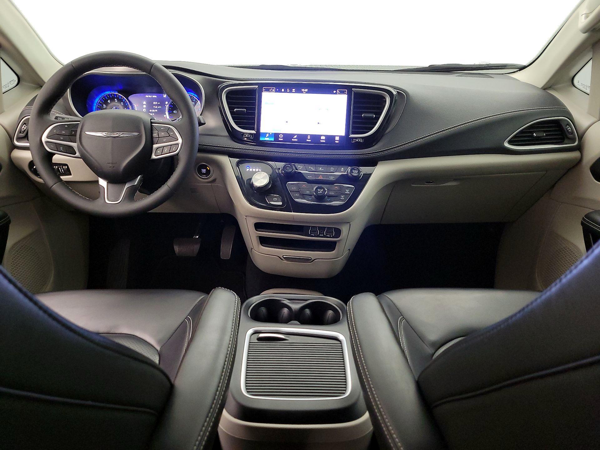 Thumbnail: 2023 Chrysler Pacifica - 9