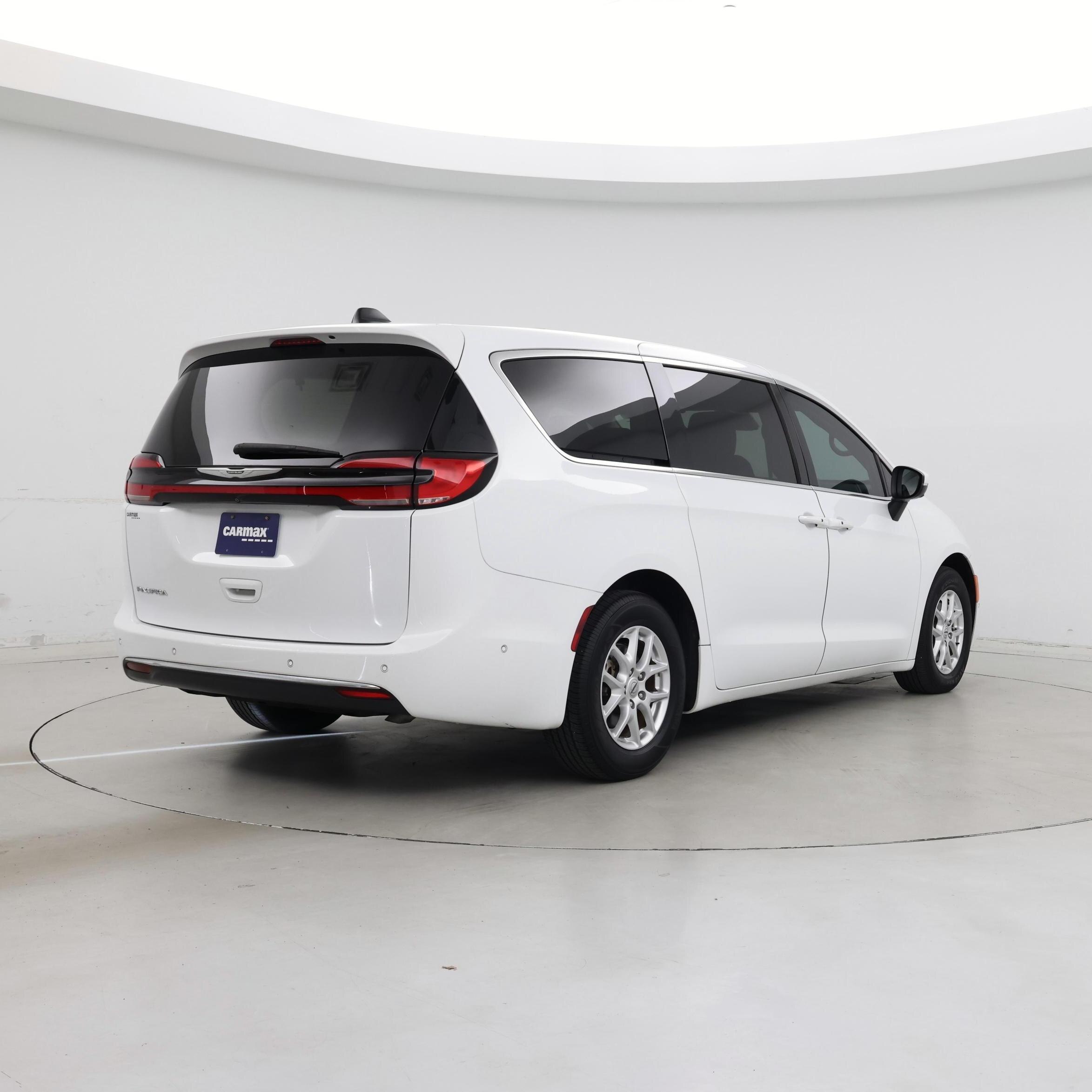 Thumbnail: 2023 Chrysler Pacifica - 8