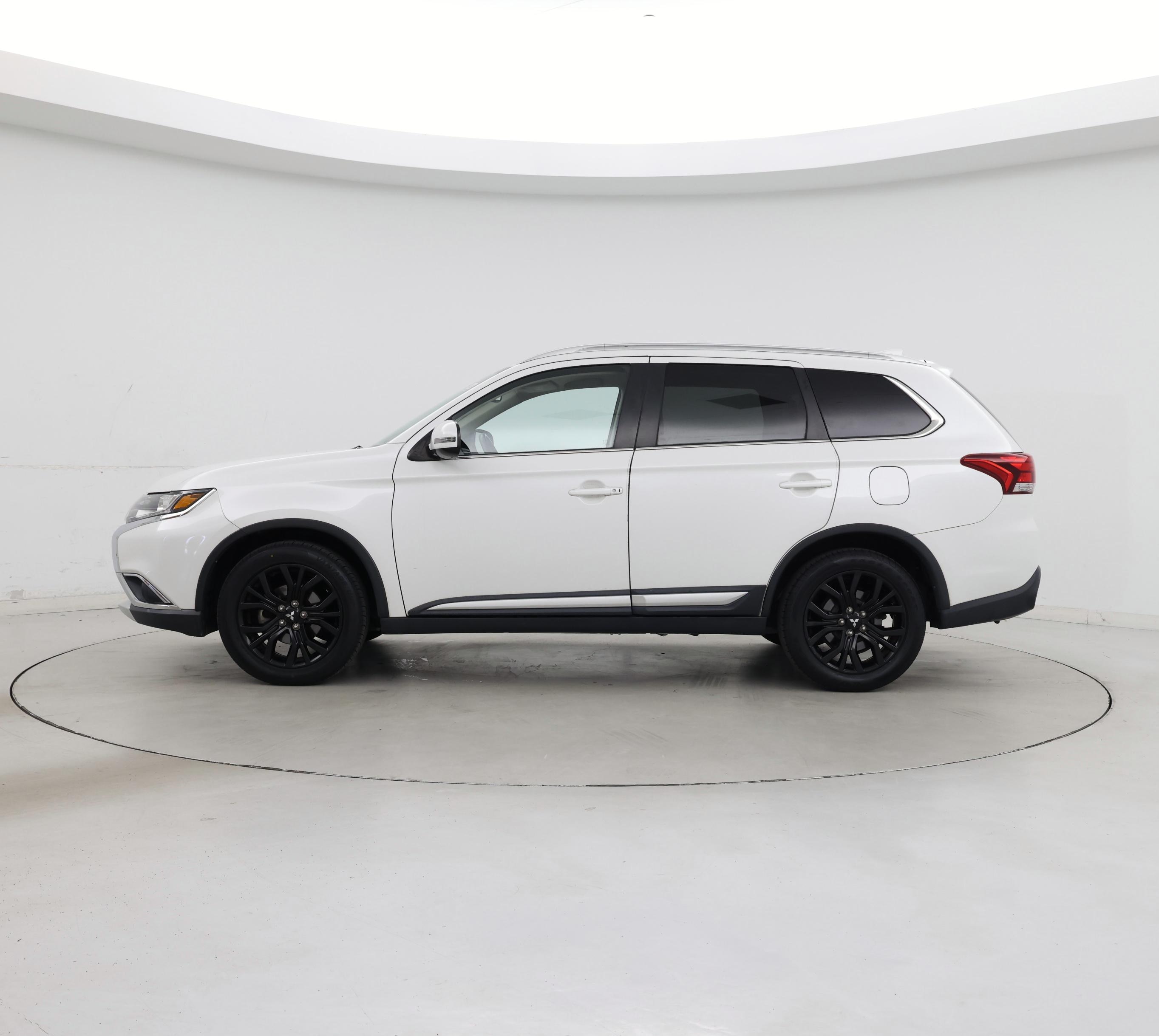 Thumbnail: 2018 Mitsubishi Outlander - 3