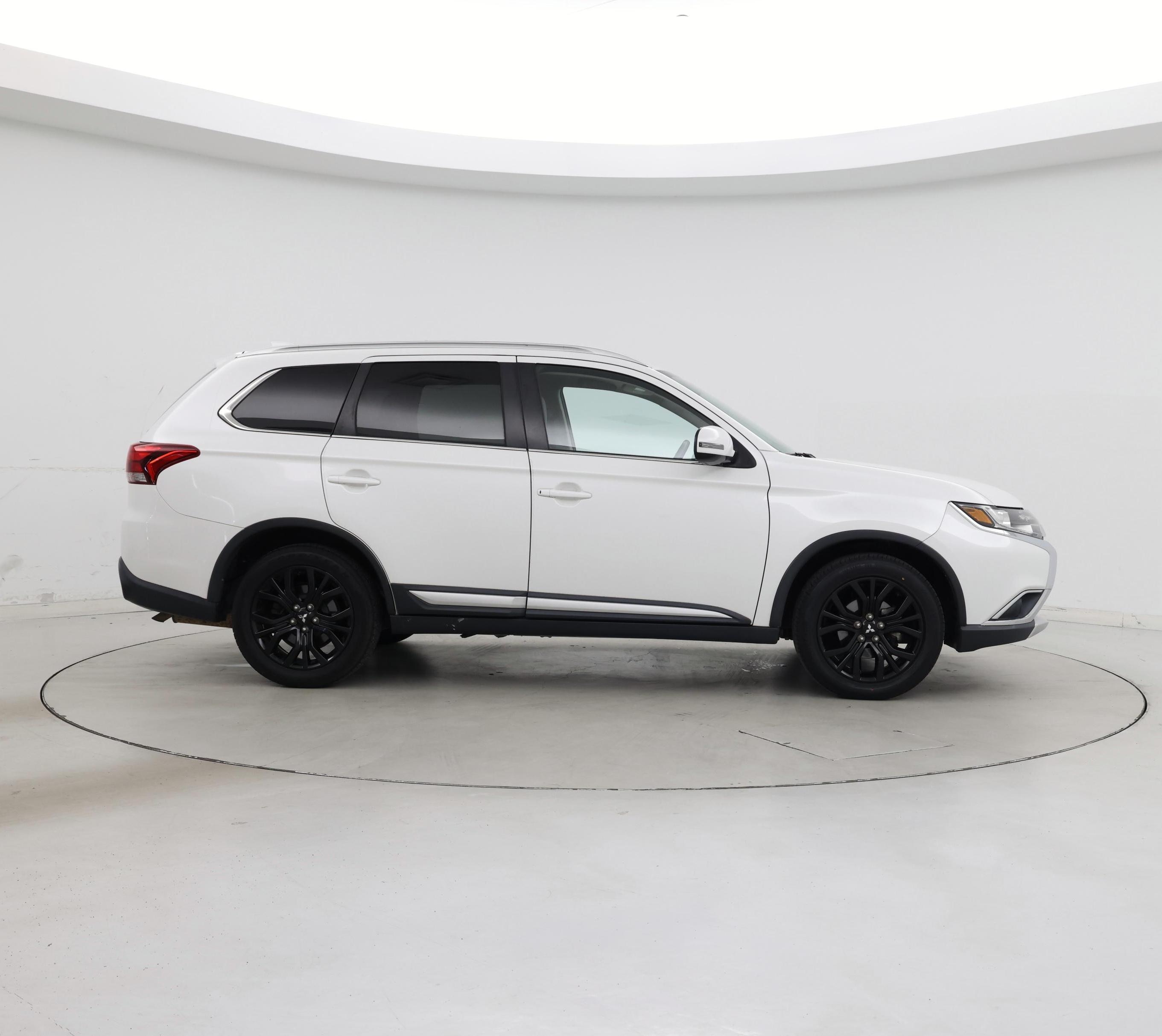 Thumbnail: 2018 Mitsubishi Outlander - 7