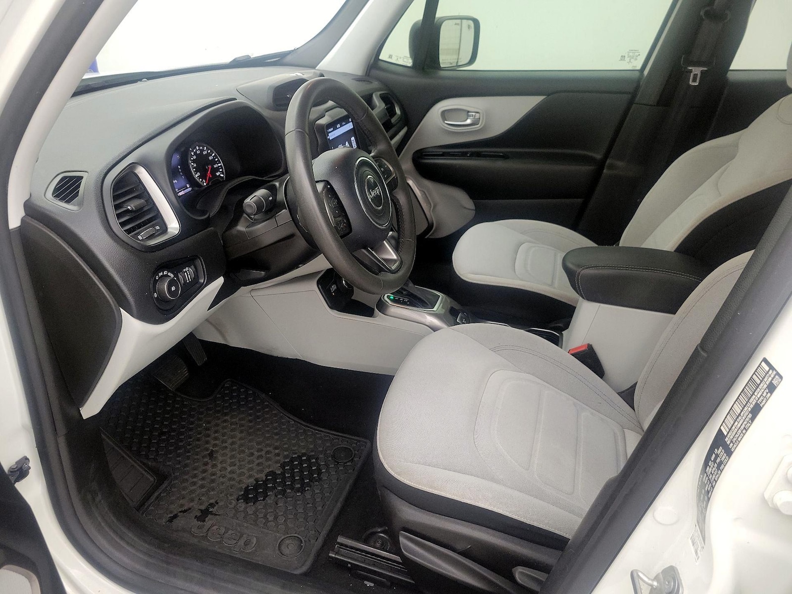 2022 Jeep Renegade Latitude - Photo 12