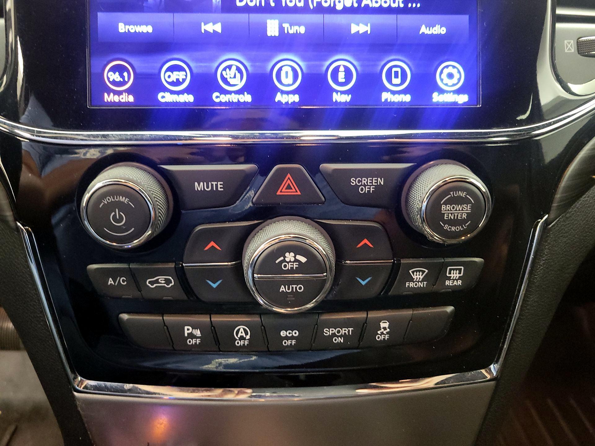 Thumbnail: 2020 Jeep Grand Cherokee - 17