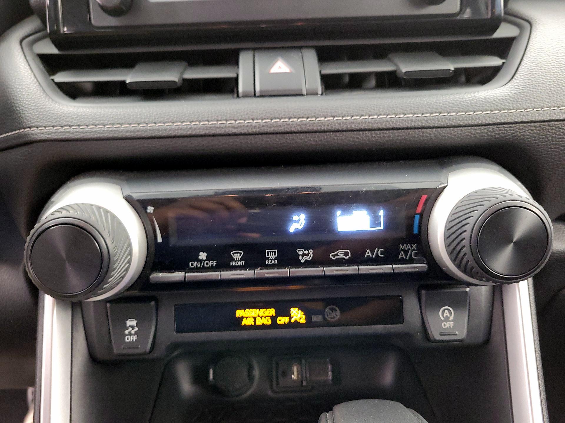 Thumbnail: 2019 Toyota RAV4 - 16