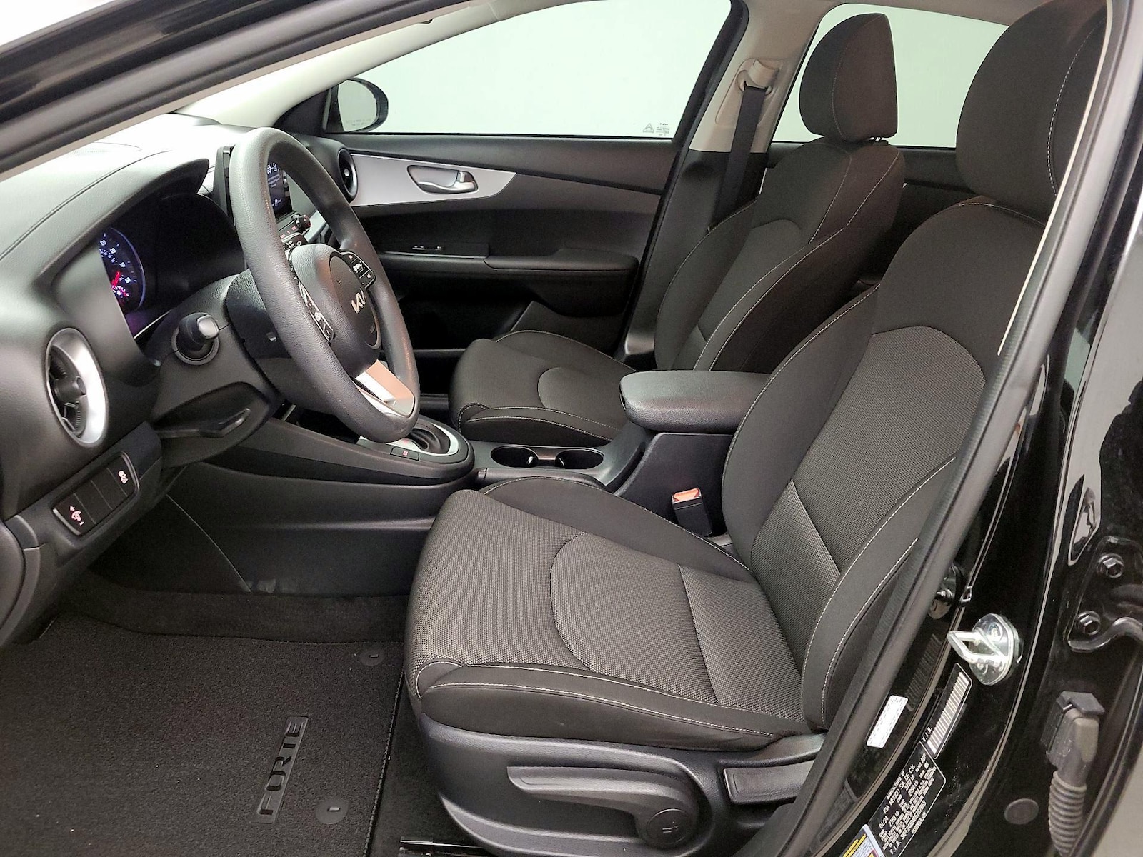 2024 Kia Forte LXS - Photo 12