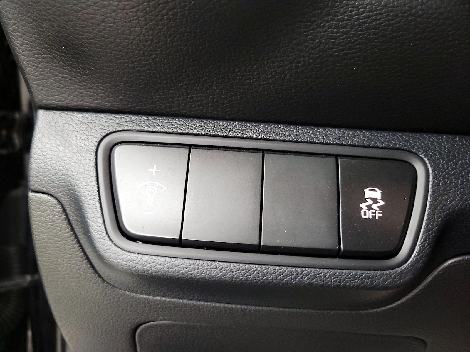 2024 Kia Forte LXS - Photo 14