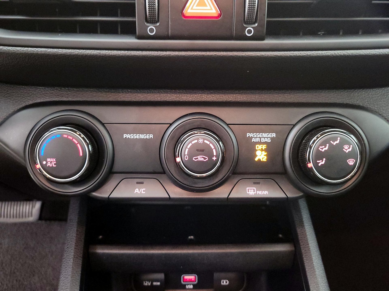 2024 Kia Forte LXS - Photo 17