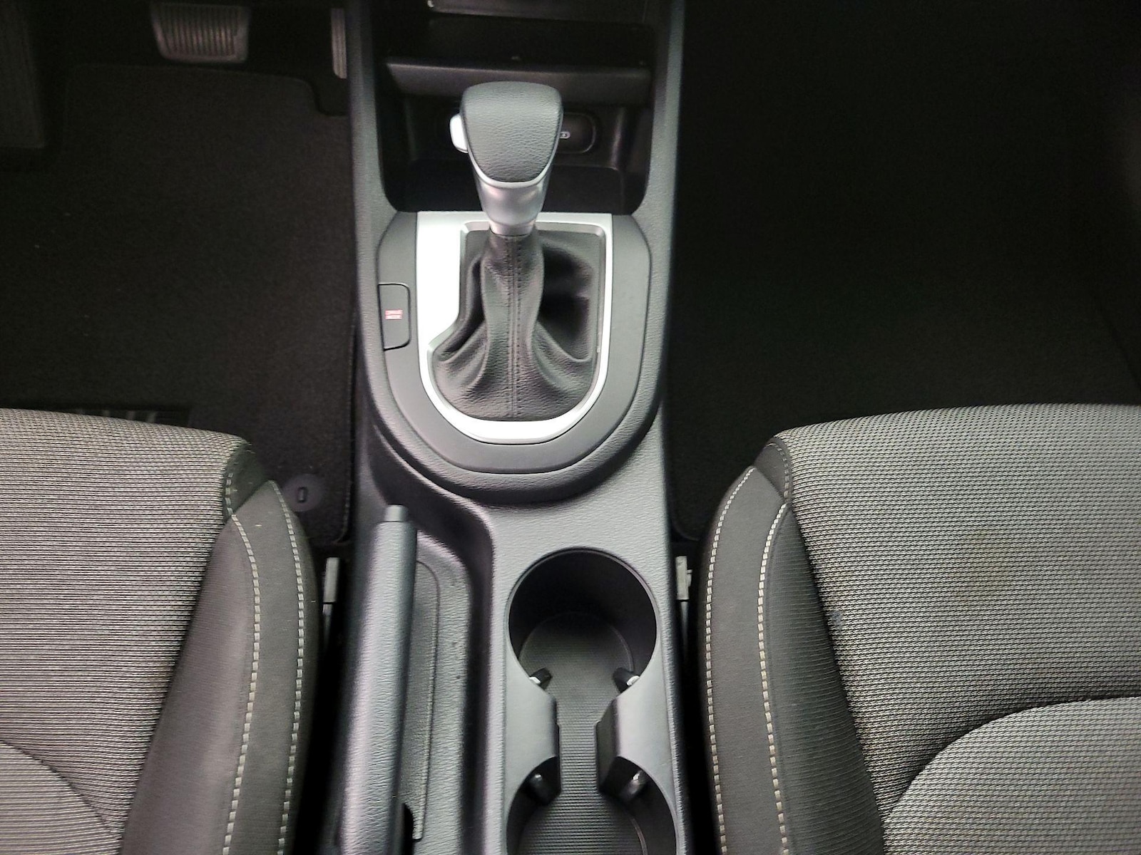 2024 Kia Forte LXS - Photo 18