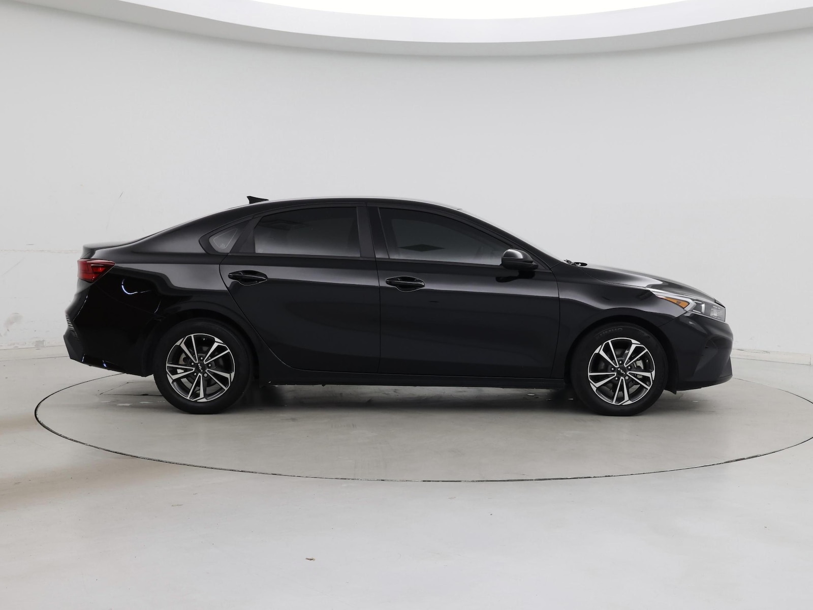 2024 Kia Forte LXS - Photo 8
